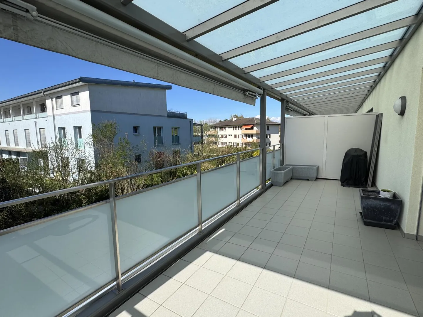 Apartment - Photo 8 of 11