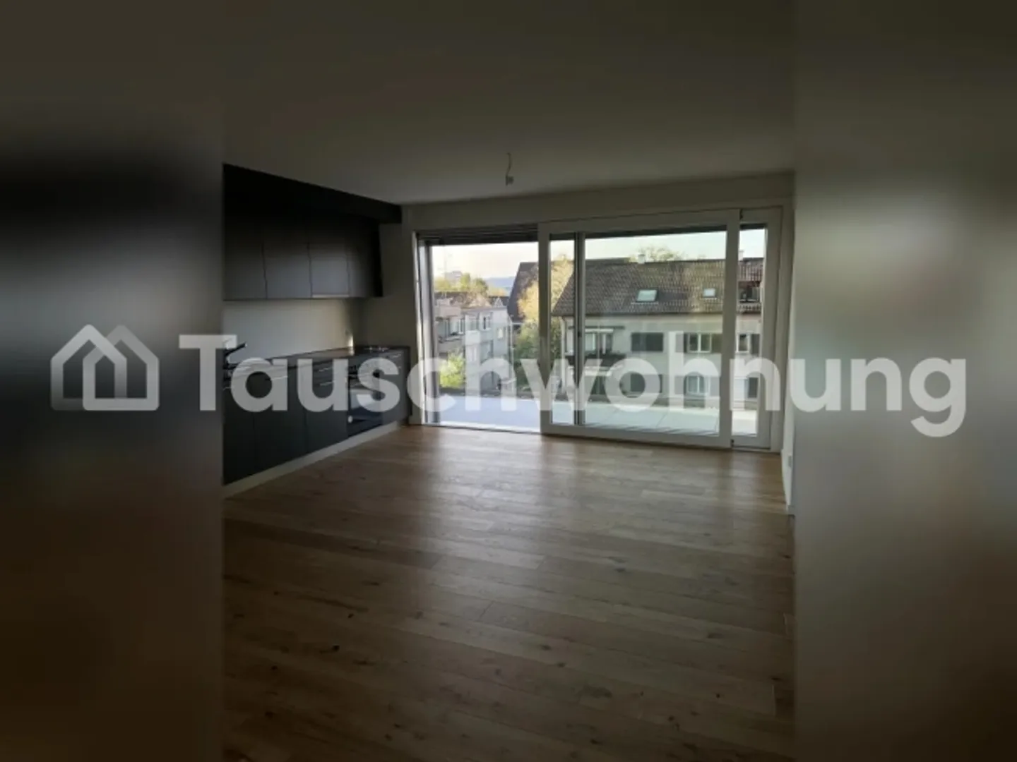 Appartement moderne avec balcons - Photo 3 sur 7
