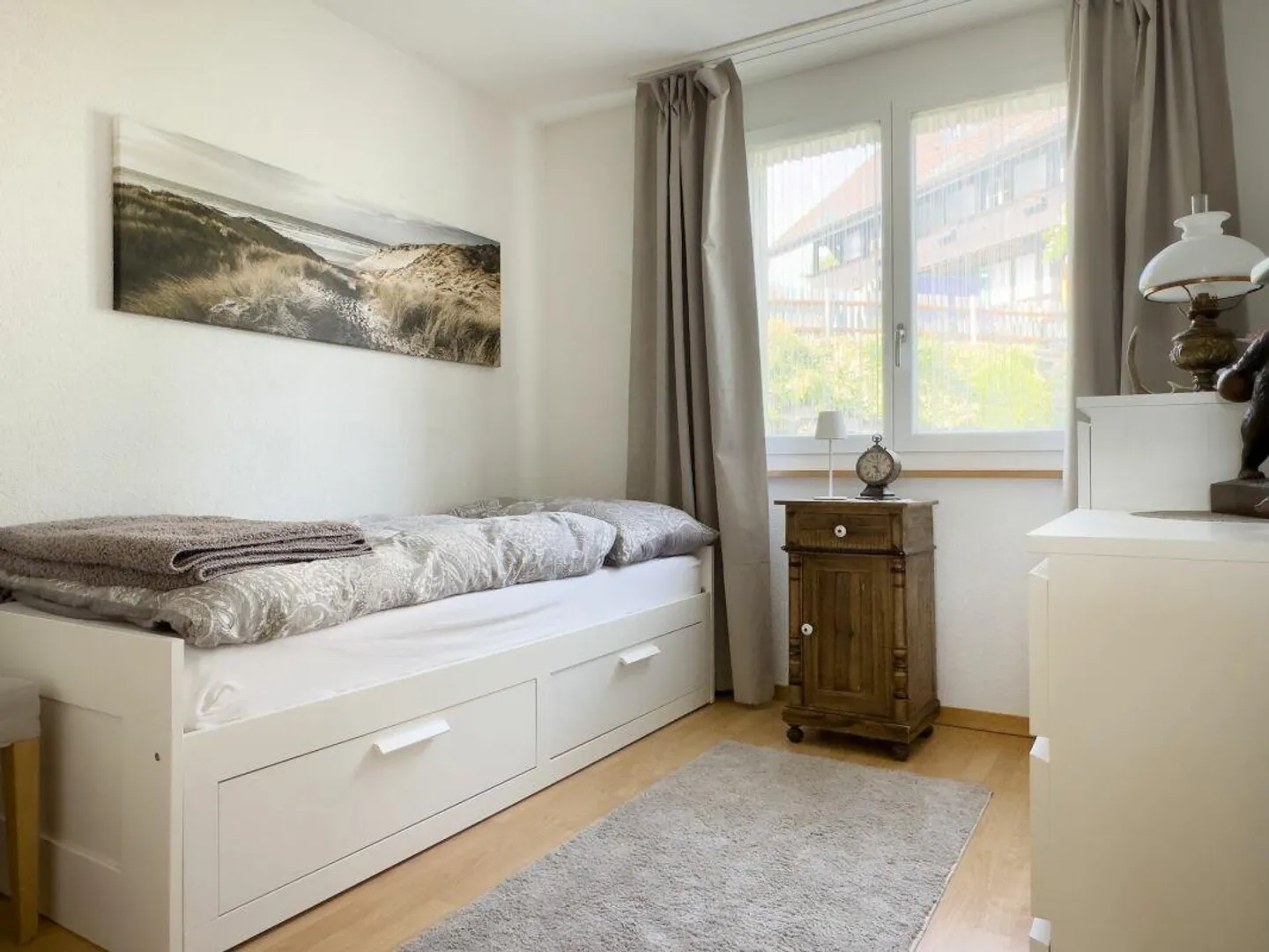 Maison jumelée de 5,5 pièces avec un jardin facile d'entretien, place de parking extérieure et carport - Photo 17 sur 29