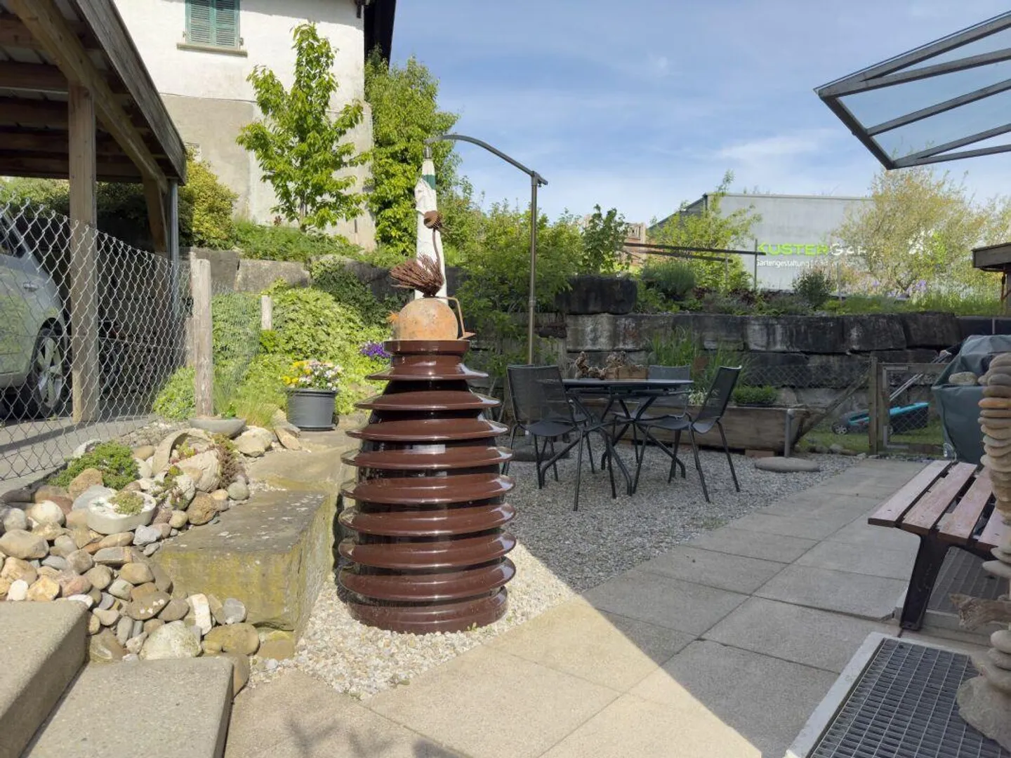 Maison jumelée de 5,5 pièces avec un jardin facile d'entretien, place de parking extérieure et carport - Photo 11 sur 29