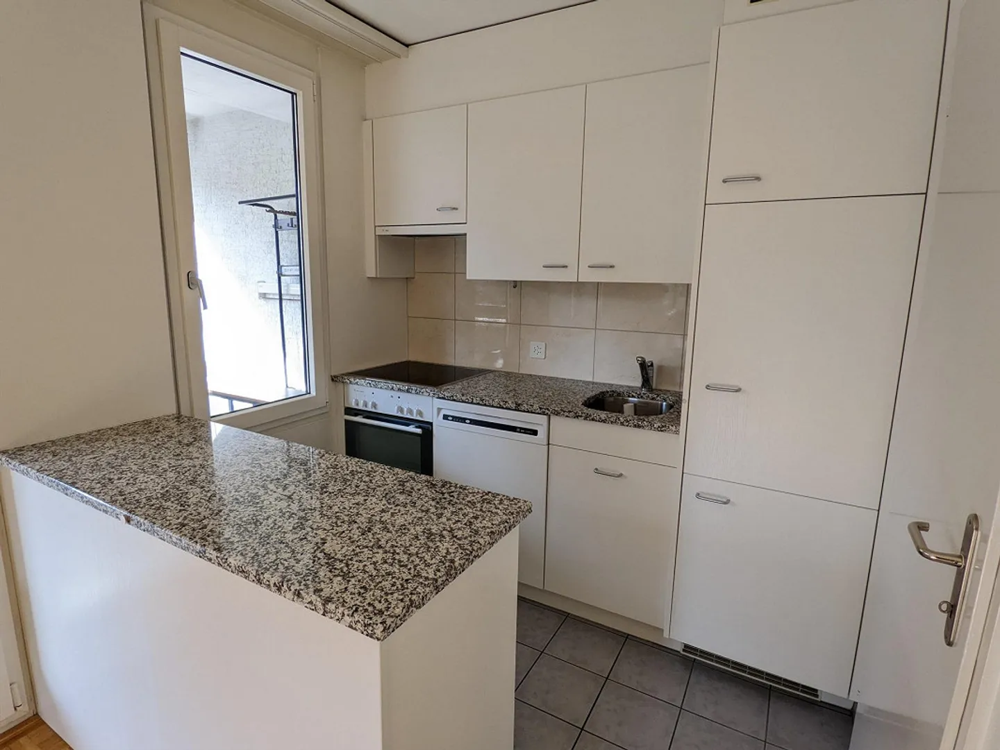 Appartamento 3 locali con ascensore e bella vista ad Arlesheim - Foto 3 di 13