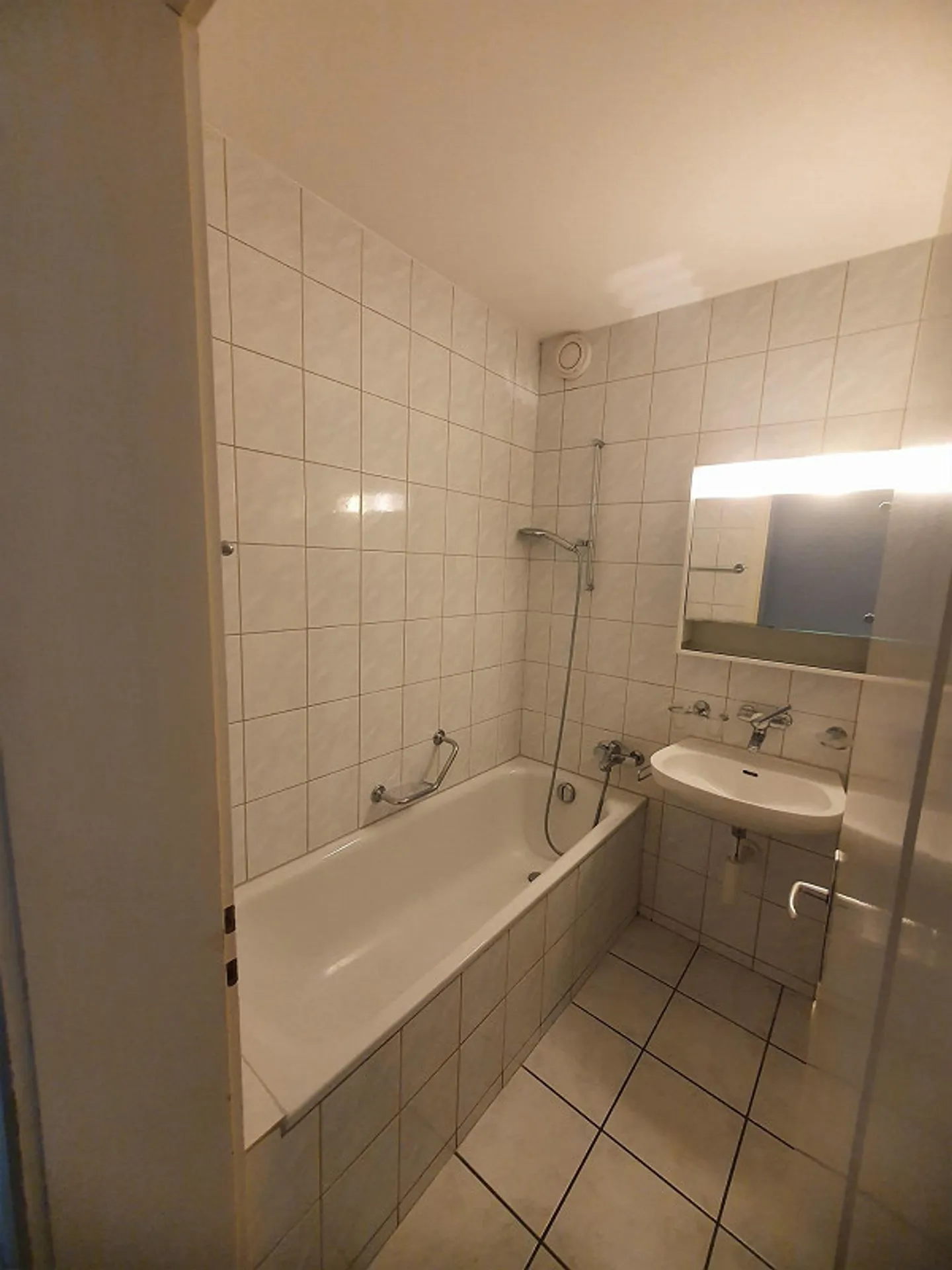 Appartement lumineux et spacieux de 4,5 pièces à Allschwil - Photo 12 sur 13
