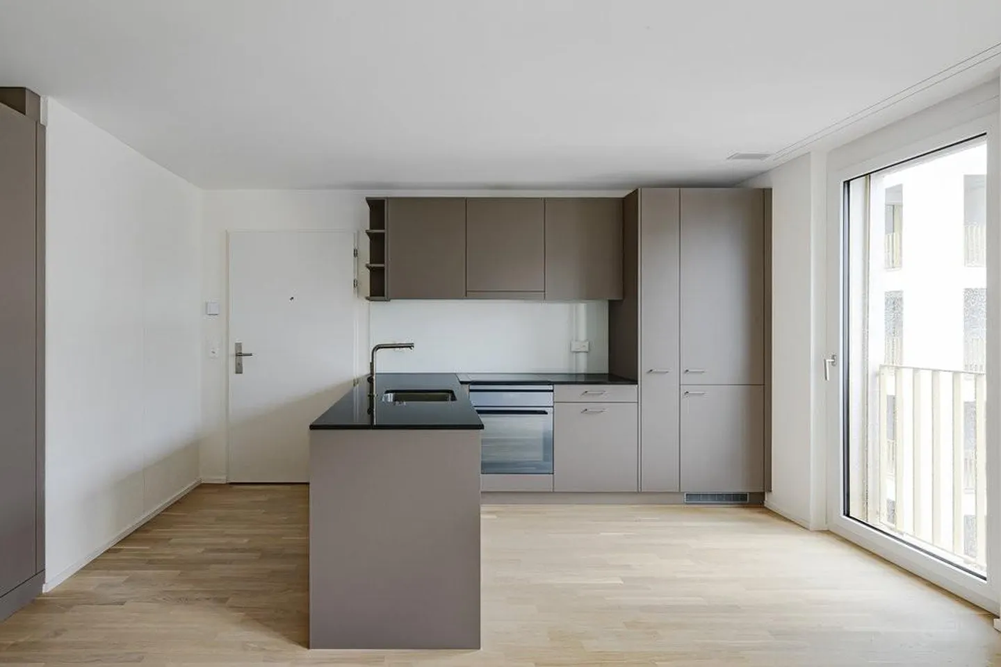 Appartement moderne de 2,5 pièces en emplacement central - Photo 2 sur 5