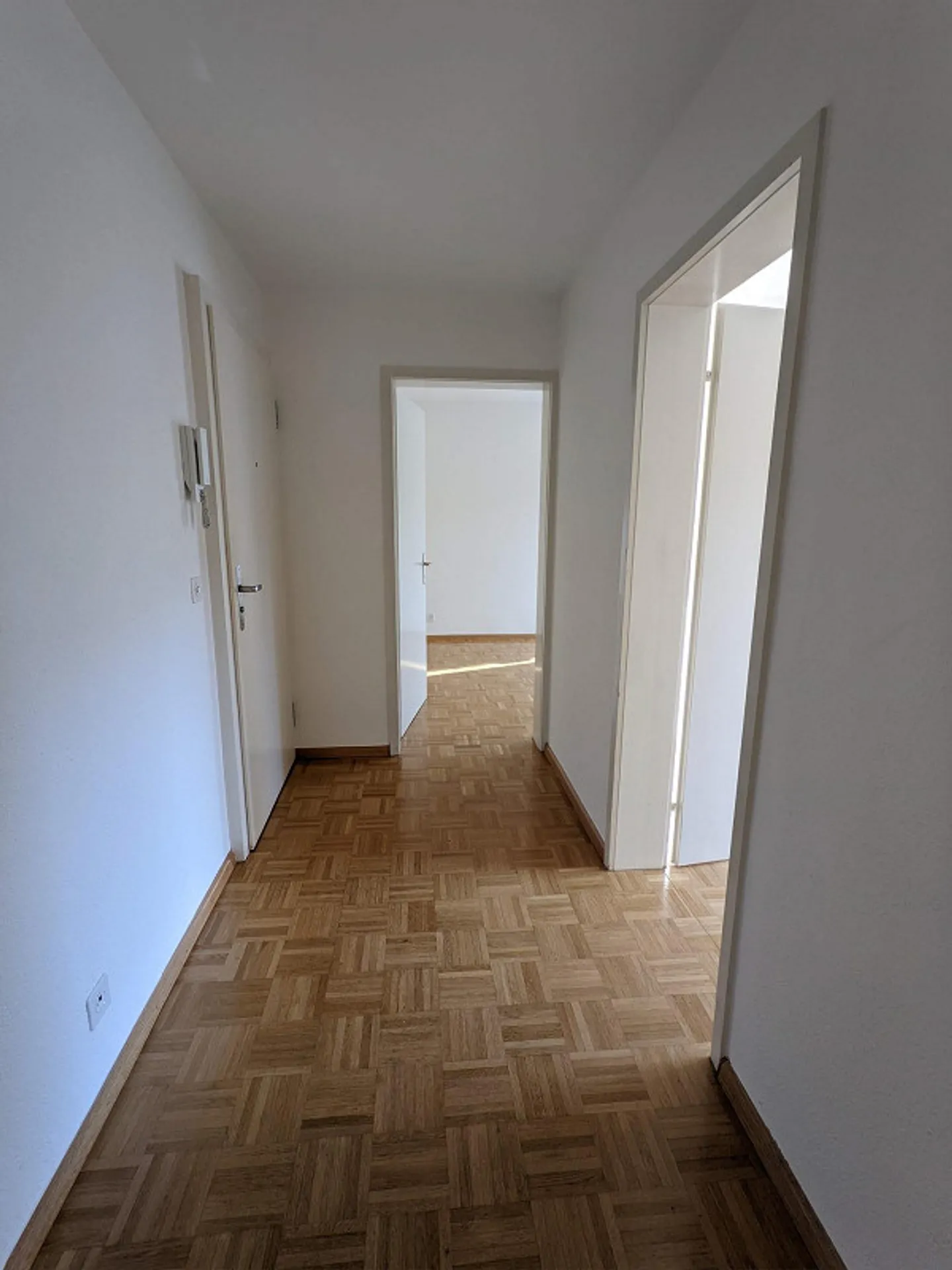 Appartamento 3 locali con ascensore e bella vista ad Arlesheim - Foto 9 di 13