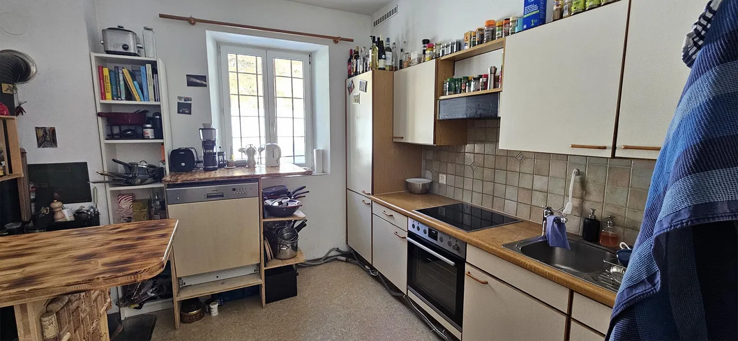 Bright and spacious shared room for rent indefinitely - Photo 4 of 8