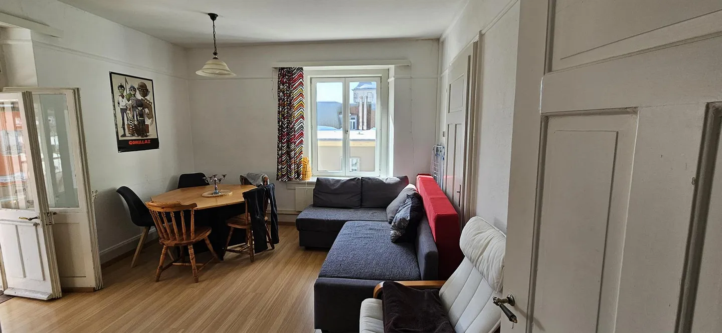 Bright and spacious shared room for rent indefinitely - Photo 6 of 8