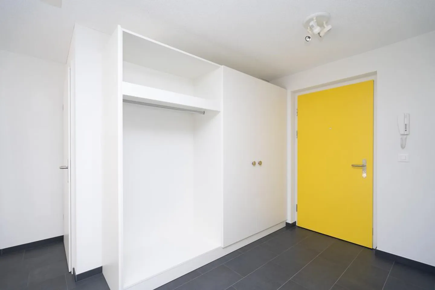 Appartement moderne de 2 pièces à louer dans un endroit calme. - Photo 4 sur 9