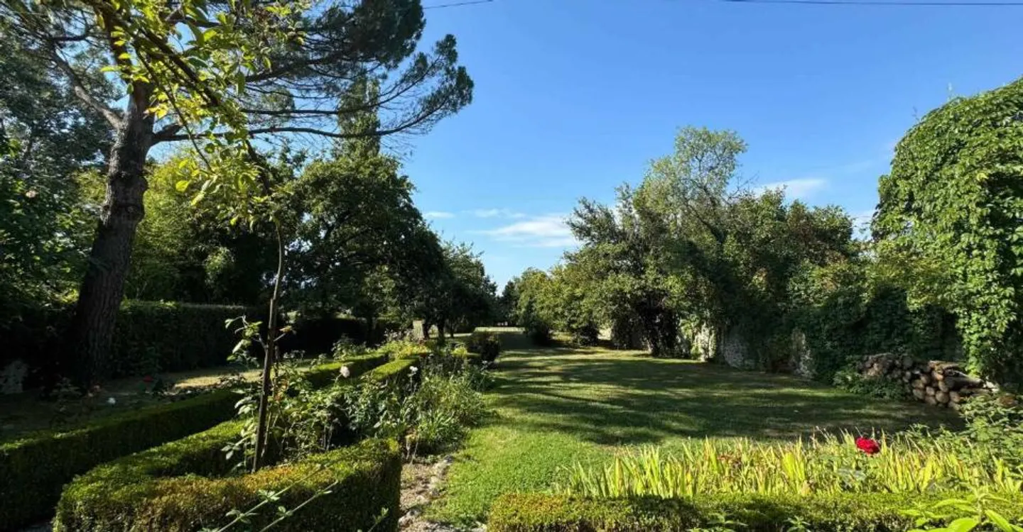 Magnifico edificio antico con giardino - Foto 2 di 5