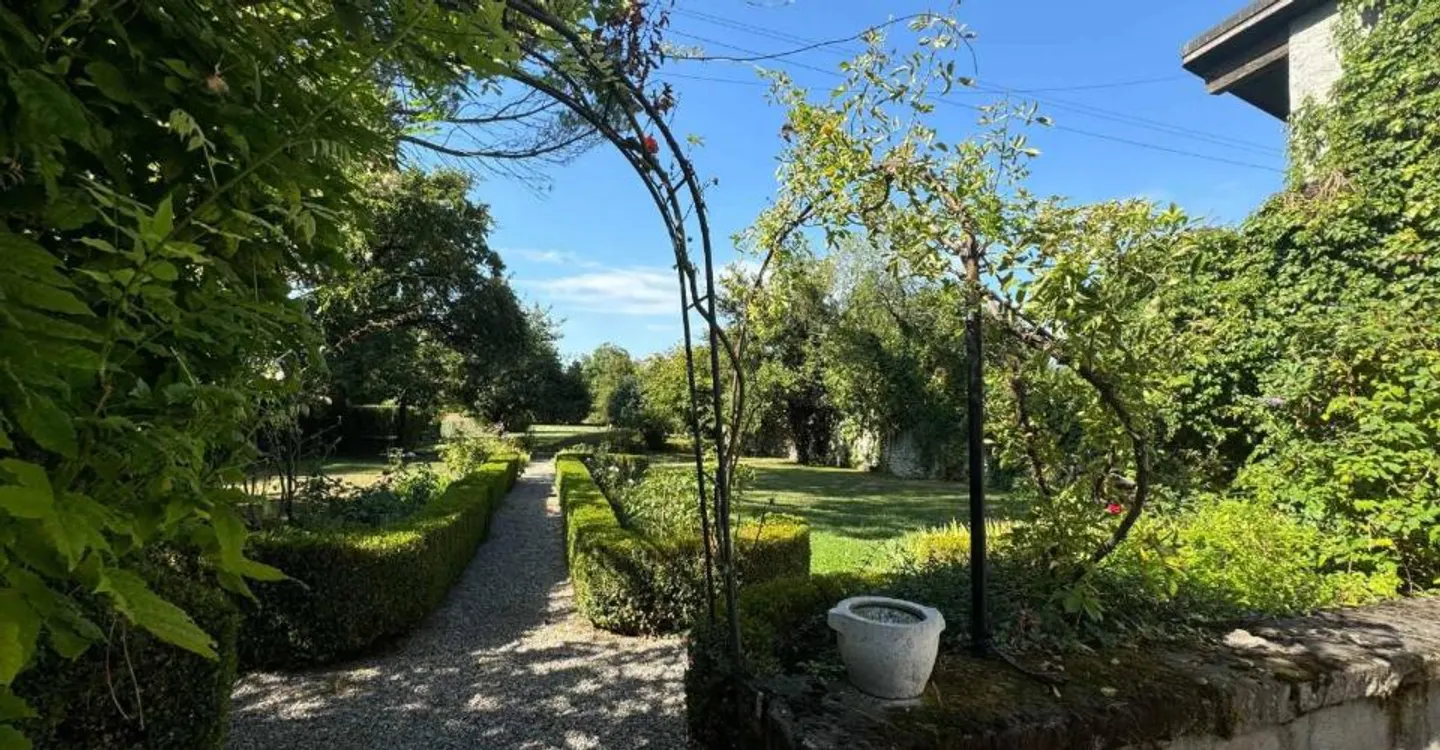 Magnifico edificio antico con giardino - Foto 3 di 5