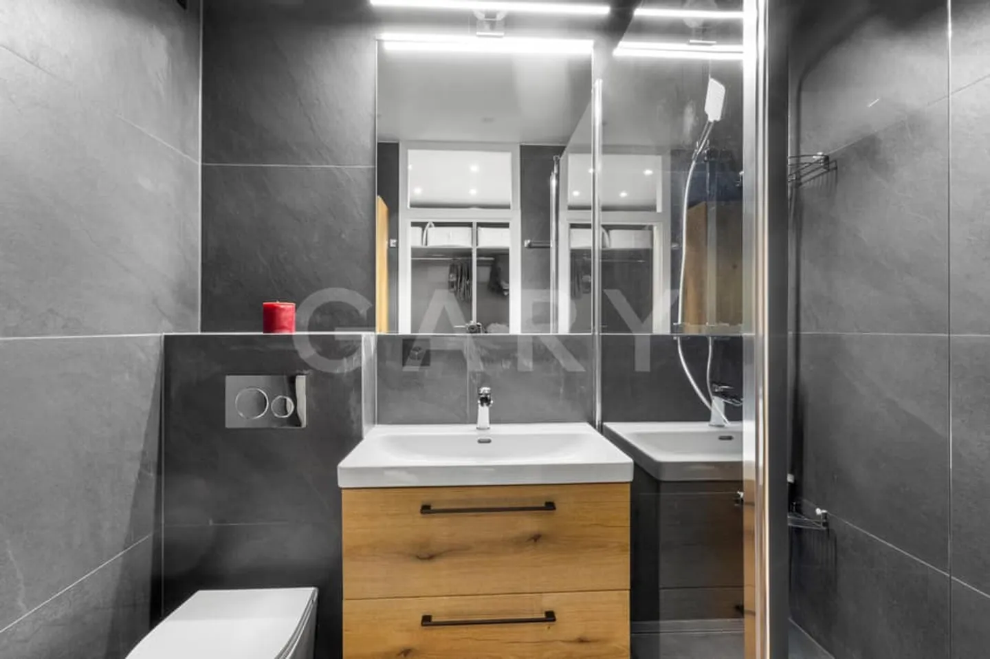 Raro studio attico, vista libera e calma assoluta nel cuore di Ginevra - Foto 9 di 11