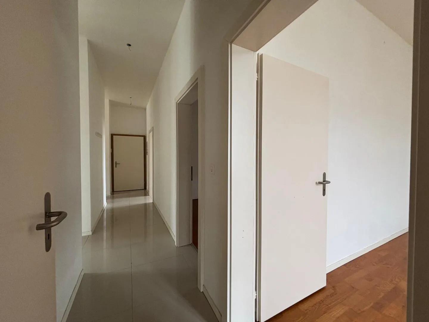 4-Zimmer-Wohnung in ruhiger Lage mit atemberaubendem Blick - Foto 6 von 10