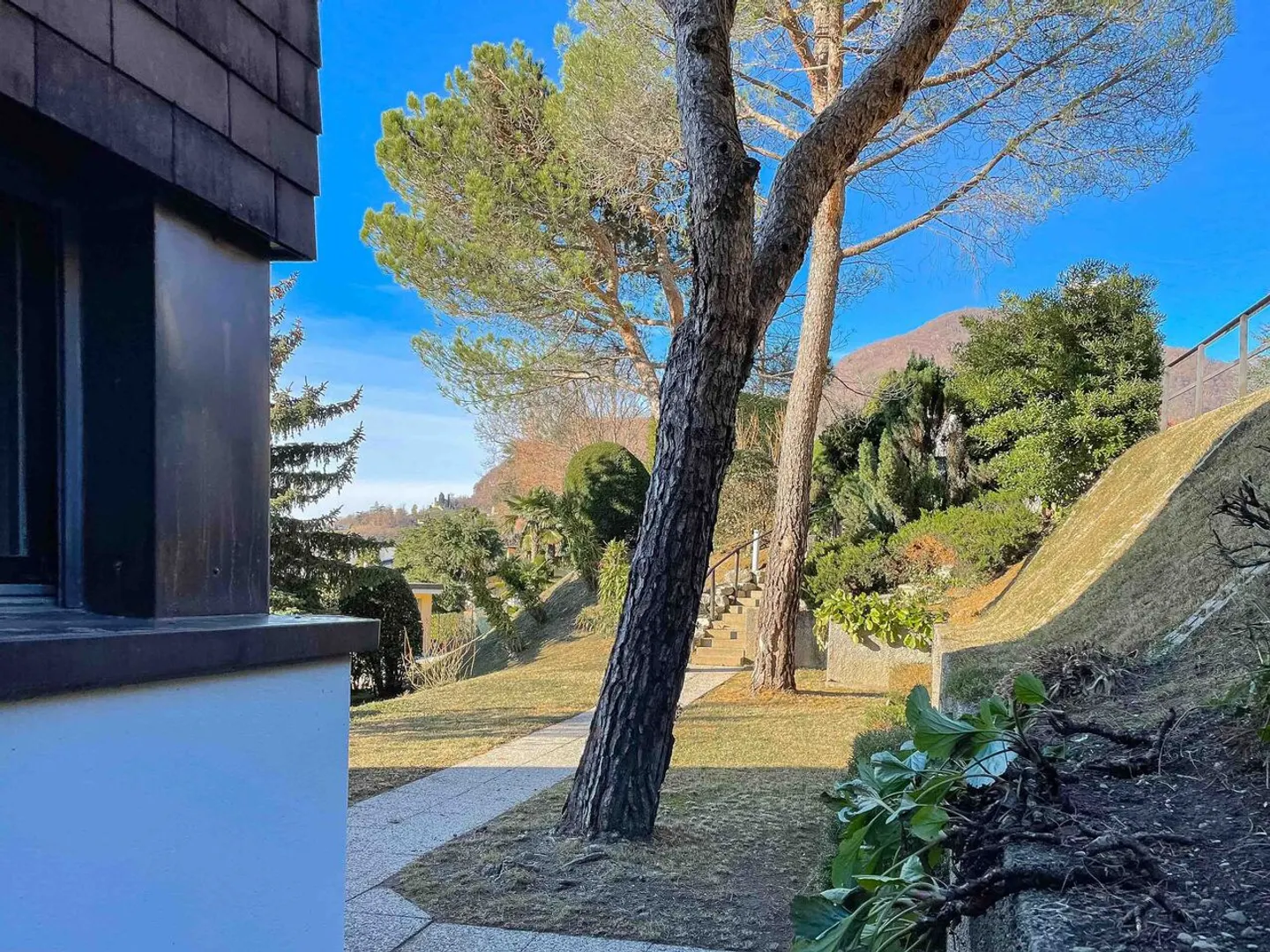 Villa mit Garten und Aussicht - Foto 8 von 12