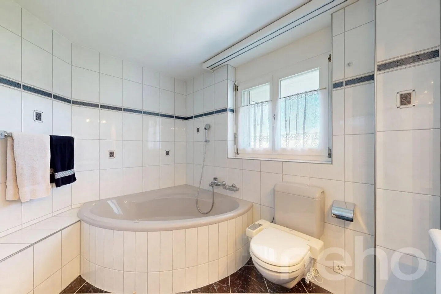 Quietly located yet close to the city 4.5-room apartment in Niederteufen - Photo 9 of 12