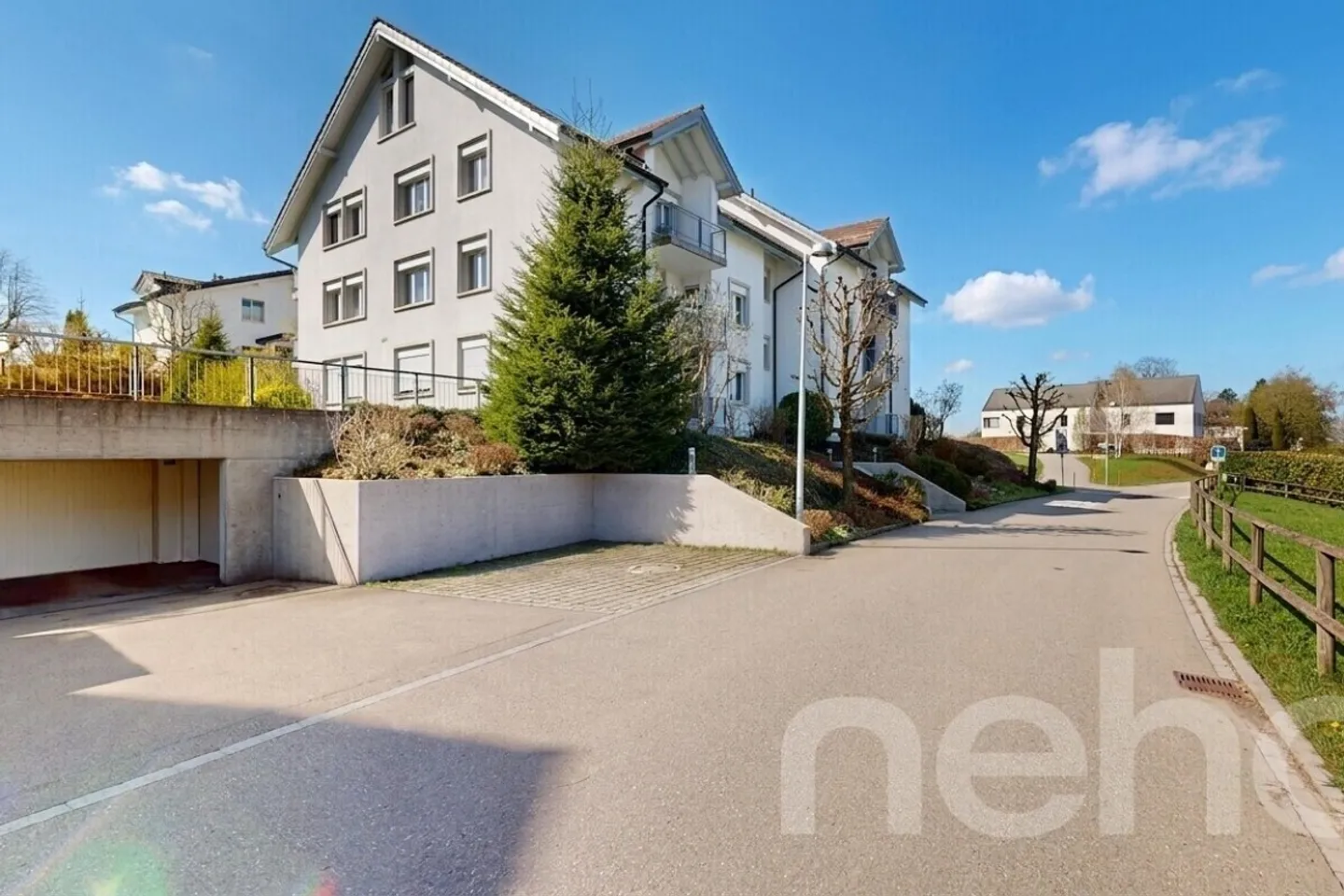 Quietly located yet close to the city 4.5-room apartment in Niederteufen - Photo 1 of 12
