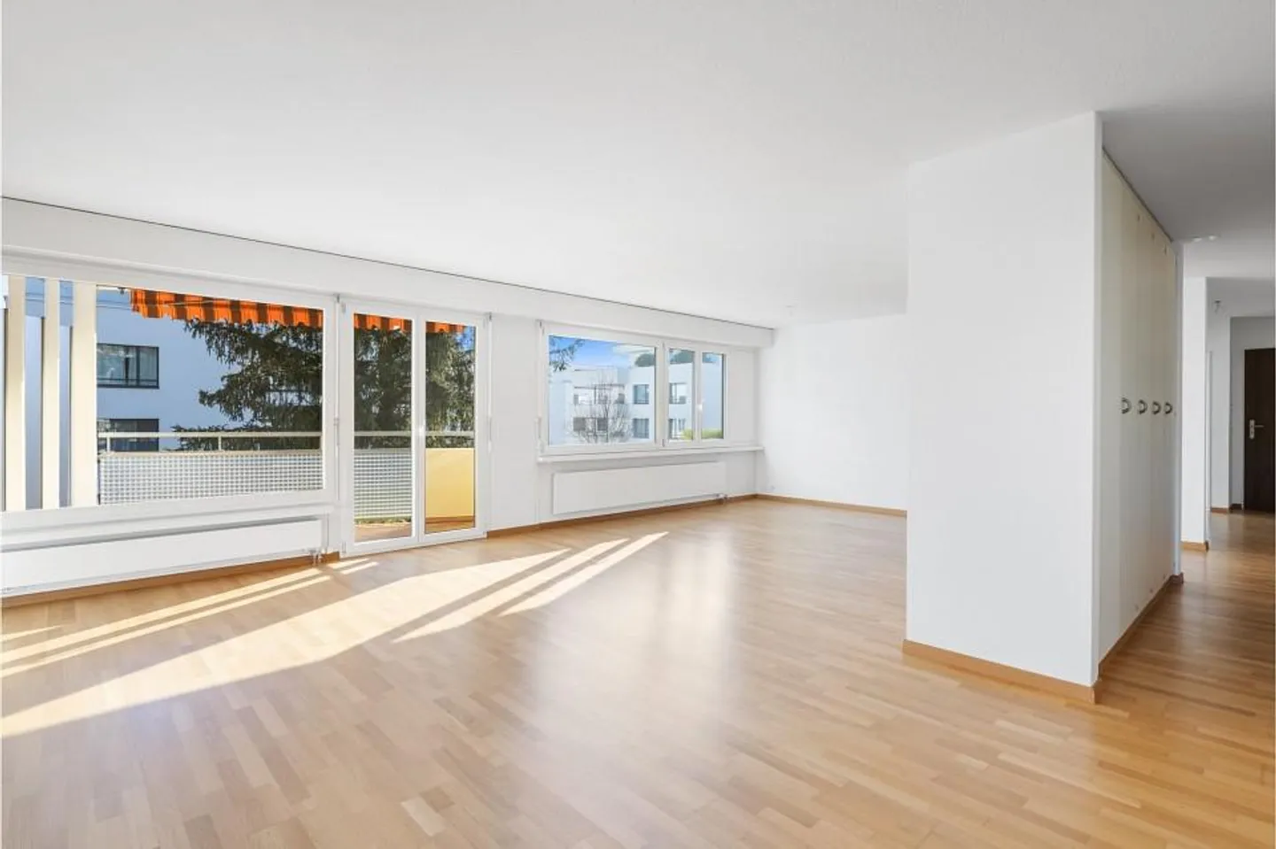 Ampio appartamento di 5,5 locali con balcone - Foto 3 di 6