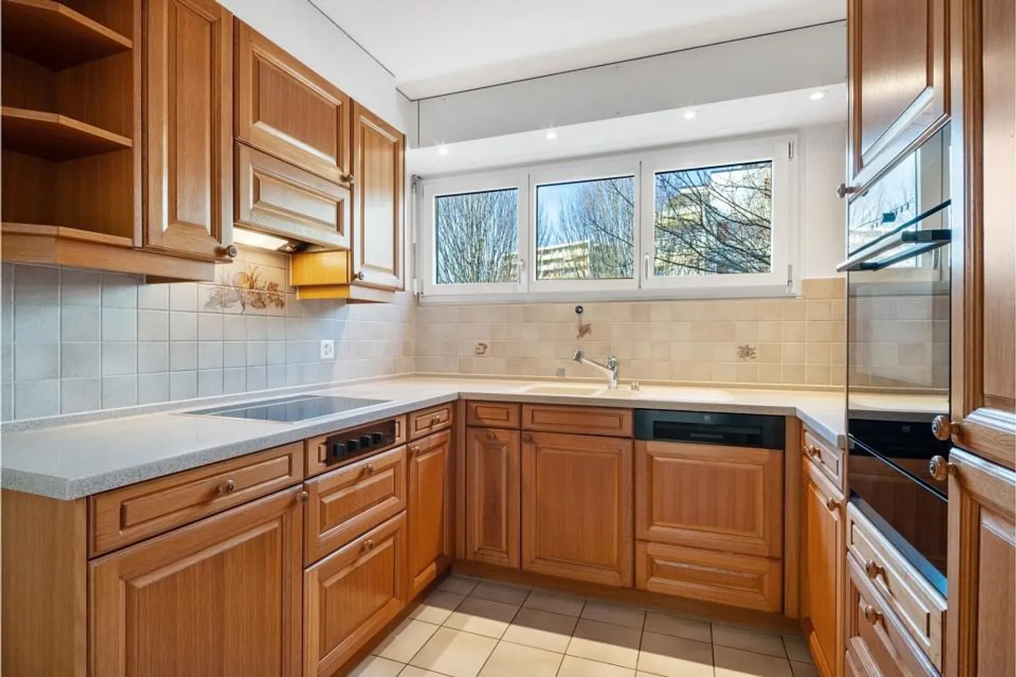 Ampio appartamento di 5,5 locali con balcone - Foto 5 di 6