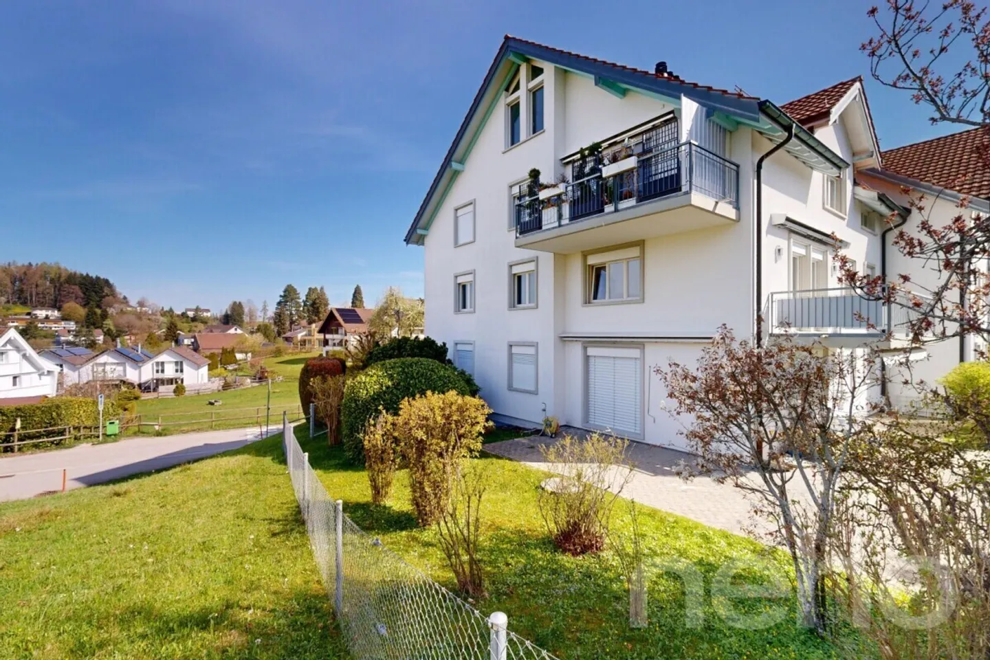 Quietly located yet close to the city 4.5-room apartment in Niederteufen - Photo 2 of 12