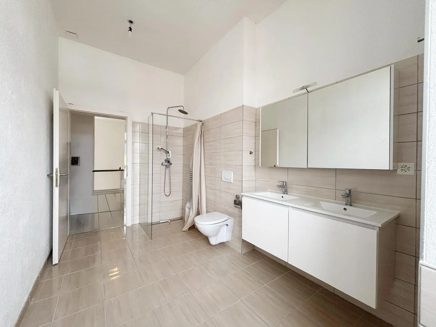 4-Zimmer-Wohnung in ruhiger Lage mit atemberaubendem Blick - Foto 7 von 10