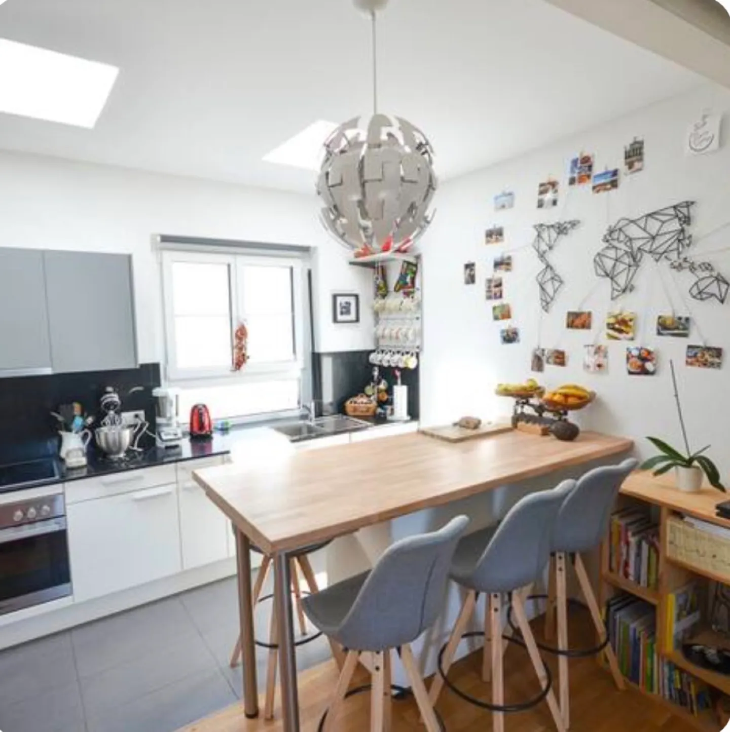 Charming Apartment in City Center - Photo 7 of 9