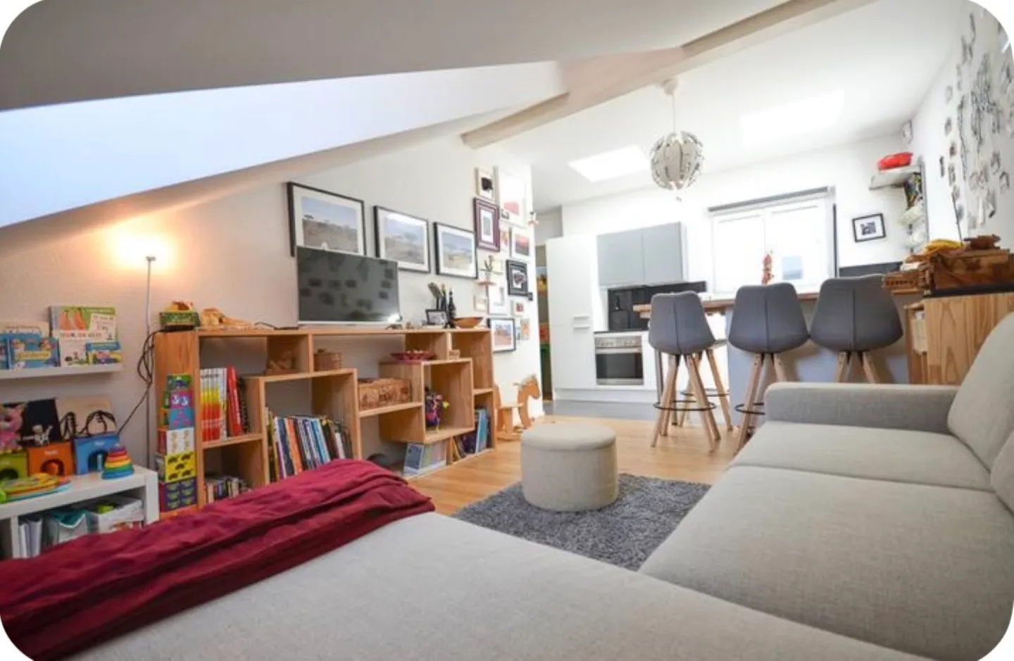 Charming Apartment in City Center - Photo 2 of 9