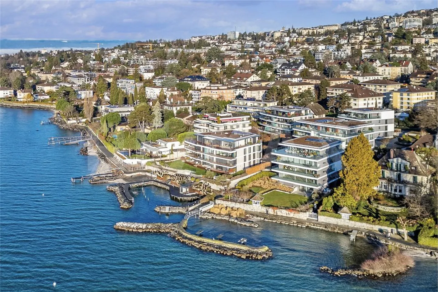 Lakeside Luxury Apartment - Photo 1 of 13