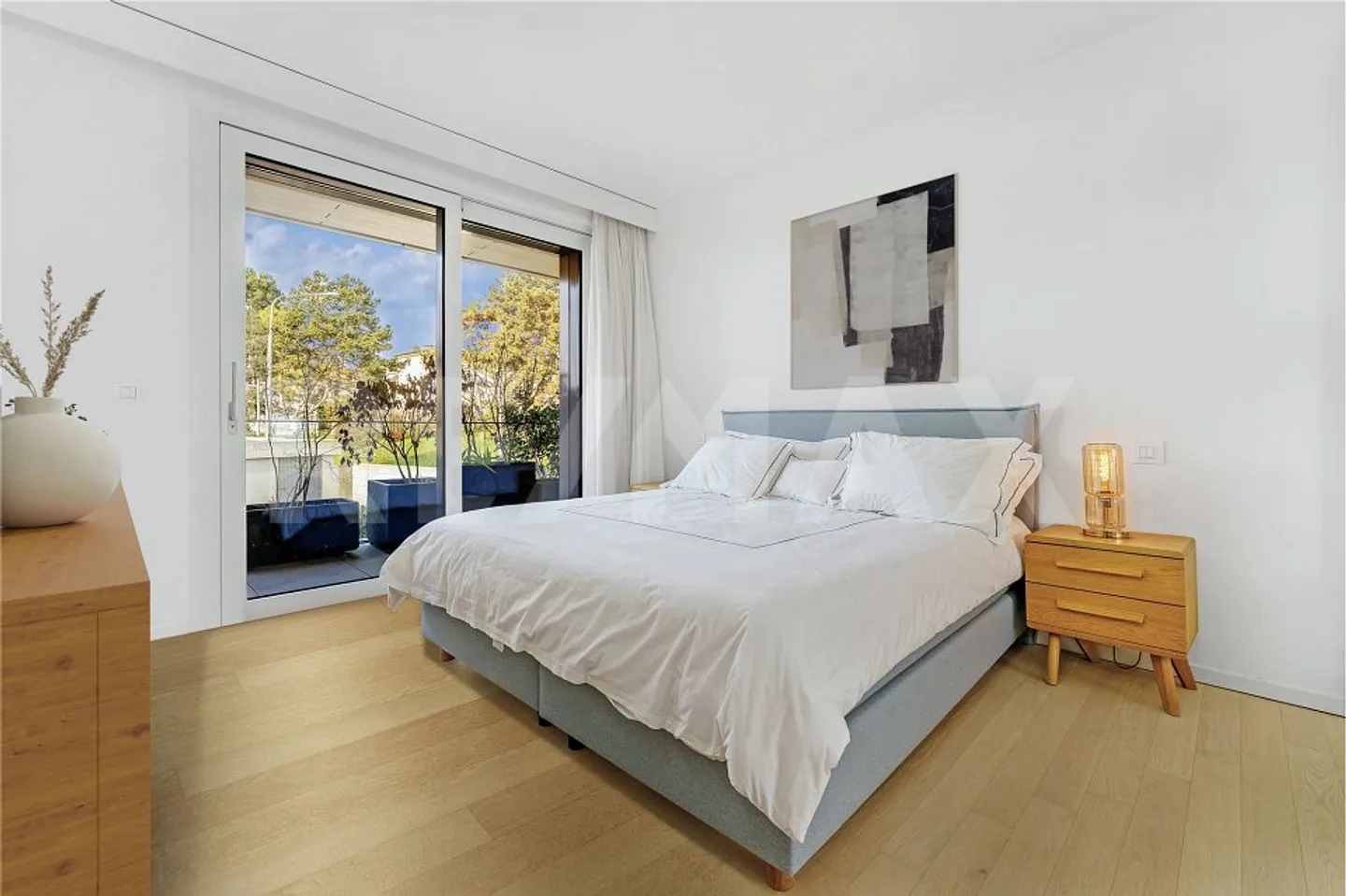 Lakeside Luxury Apartment - Photo 7 of 13