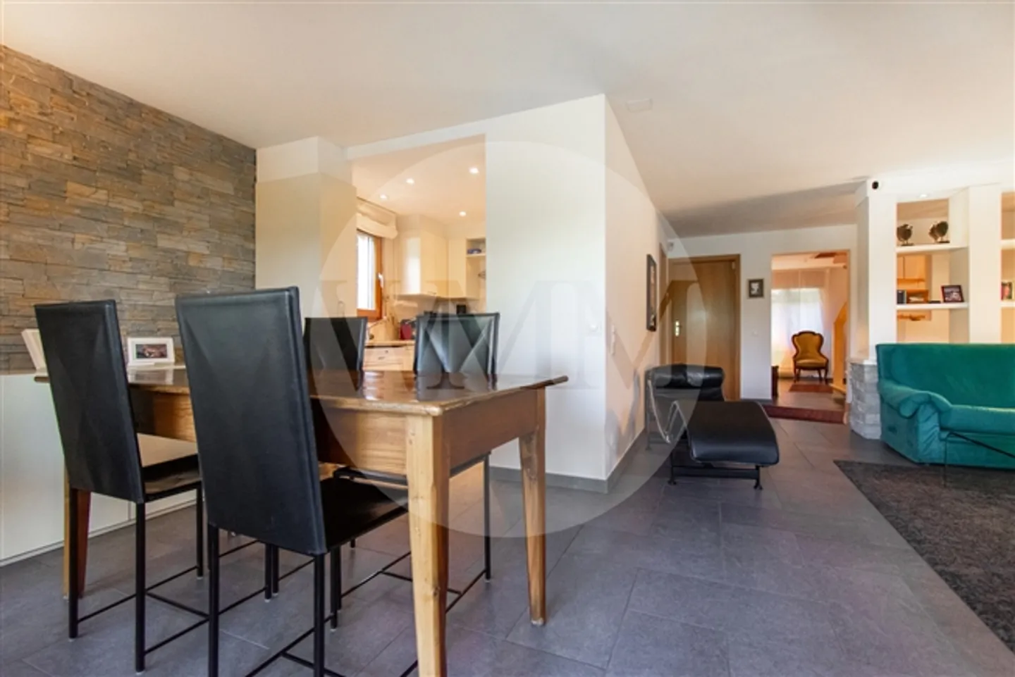 SPACIOUS DUPLEX WITH BEAUTIFUL OPEN VIEW - Photo 3 of 13