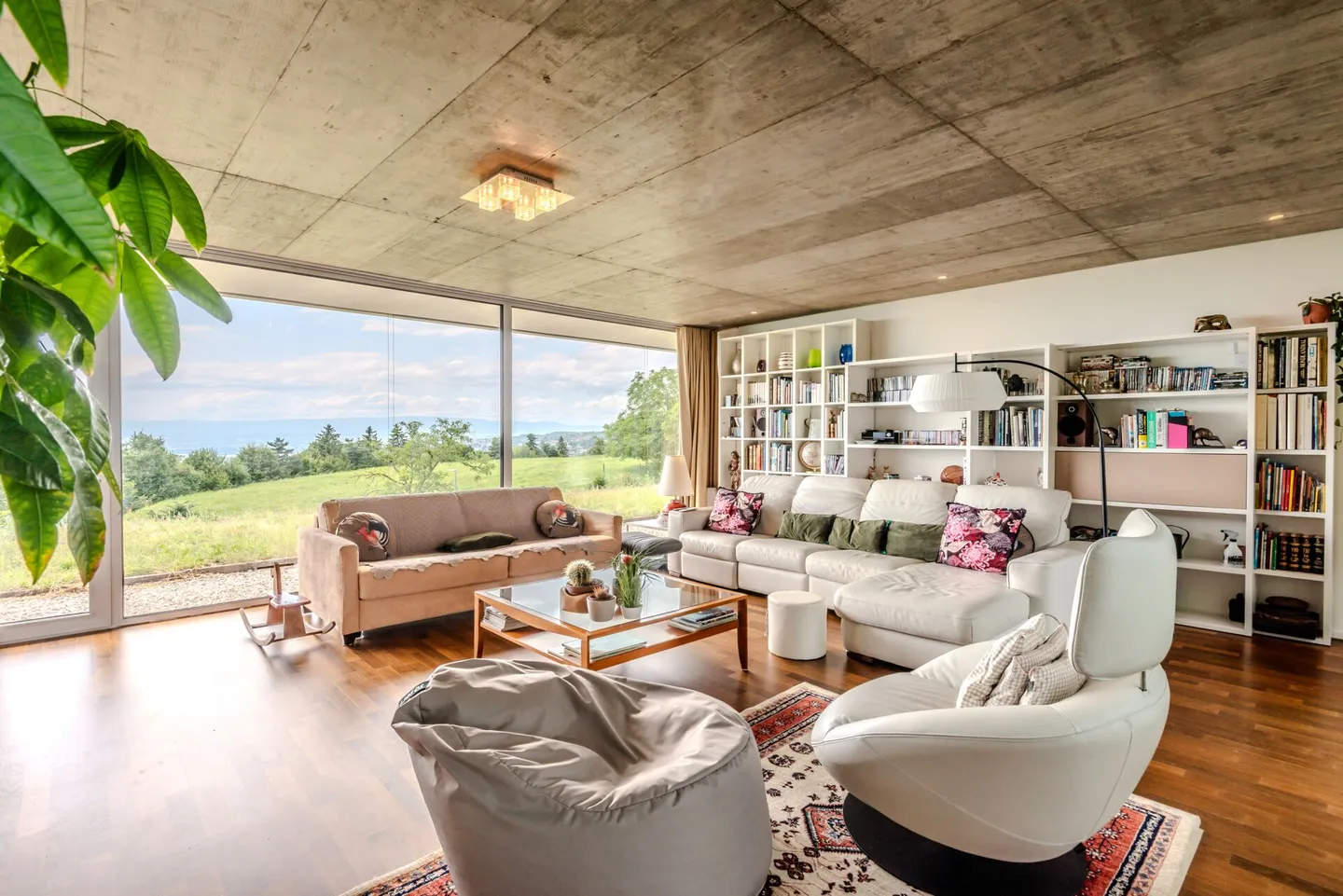 Spacious contemporary 6.5-room apartment with patio - approx. 208 m² living space - Photo 1 of 19