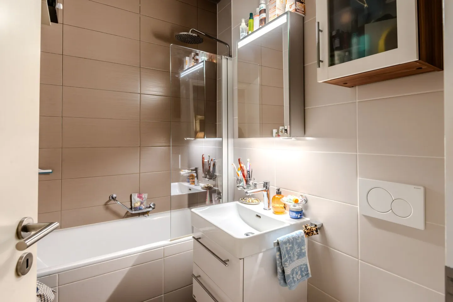 Spacious contemporary 6.5-room apartment with patio - approx. 208 m² living space - Photo 17 of 19