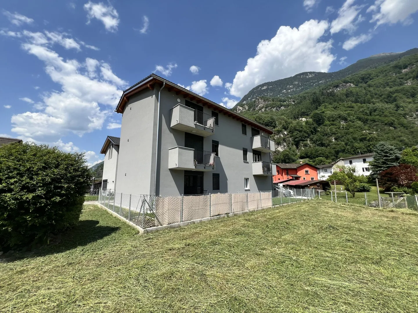 Mehrfamilienhaus in Cresciano - Foto 1 von 12