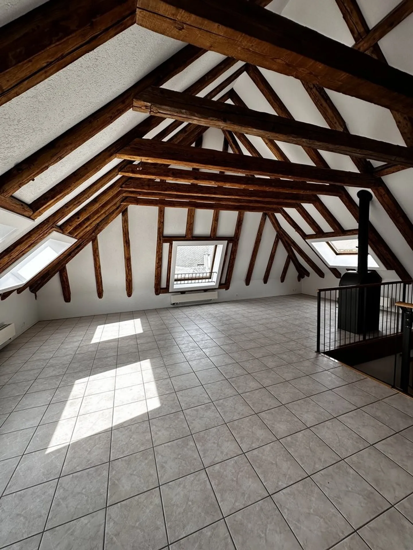 WUNDERSCHÖNE WOHNUNG ZU VERMIETEN IM STADTZENTRUM - Foto 2 von 11