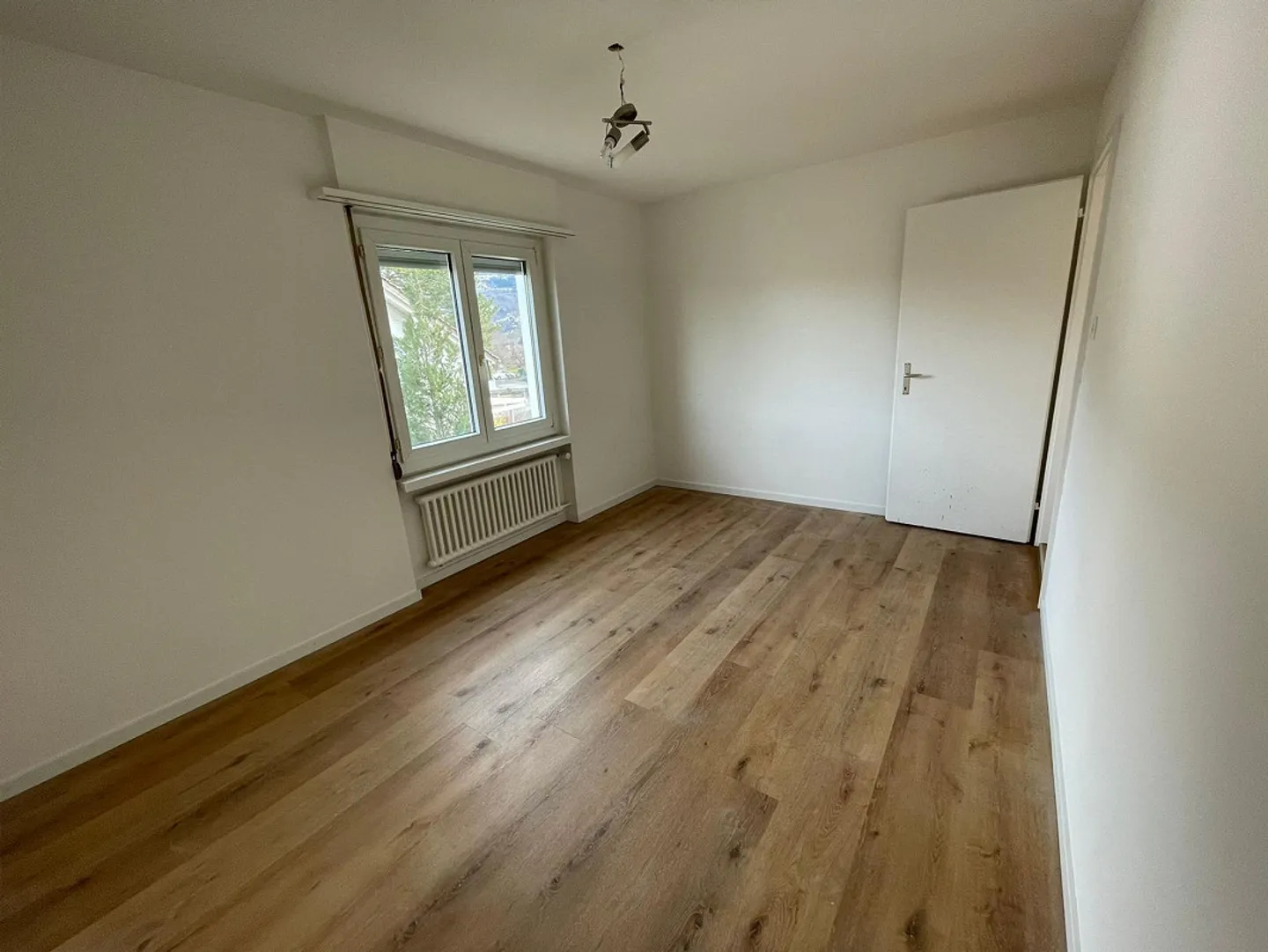 Appartement moderne lumineux de 3,5 pièces rénové - Photo 6 sur 7