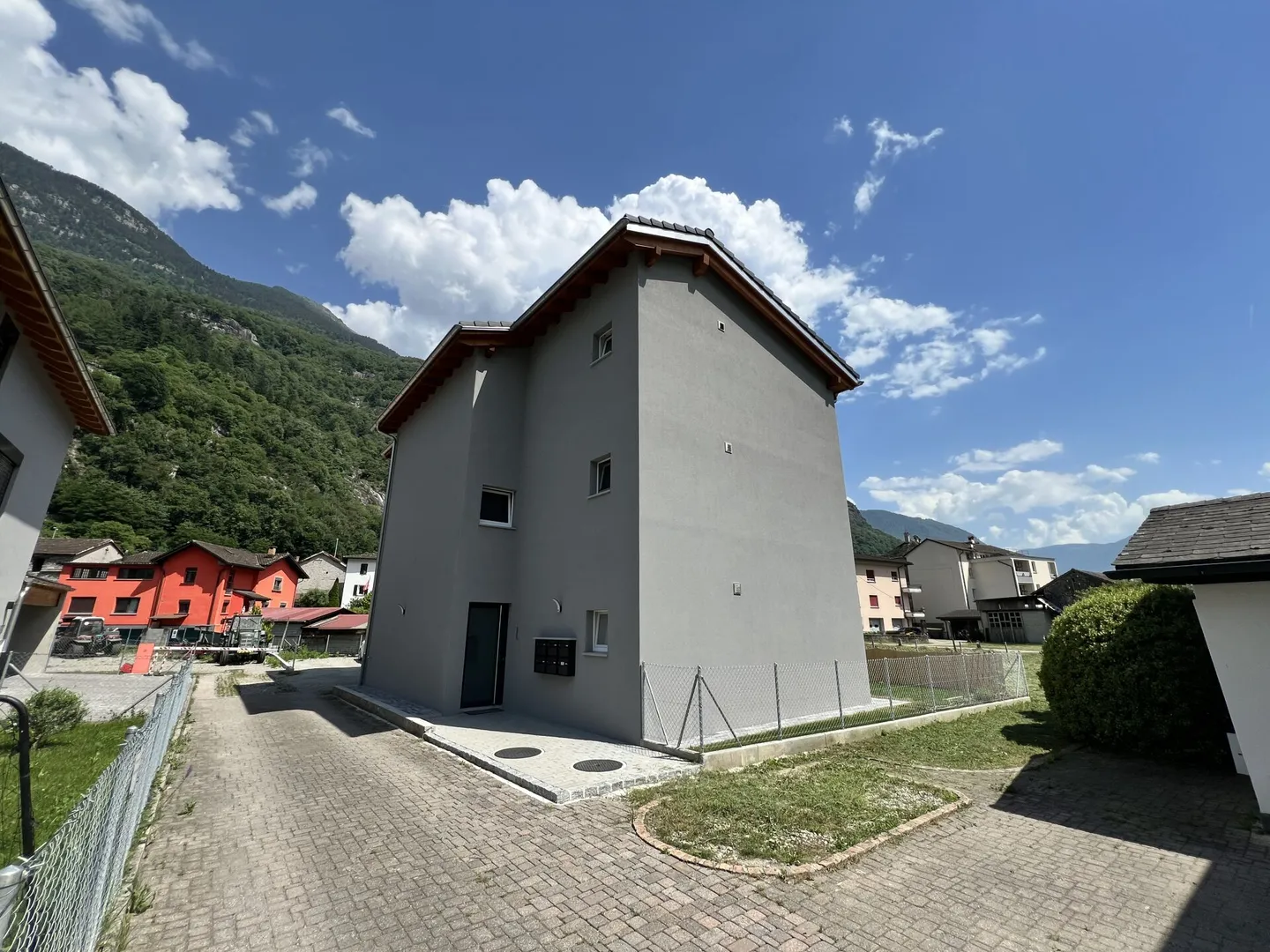 Mehrfamilienhaus in Cresciano - Foto 8 von 12