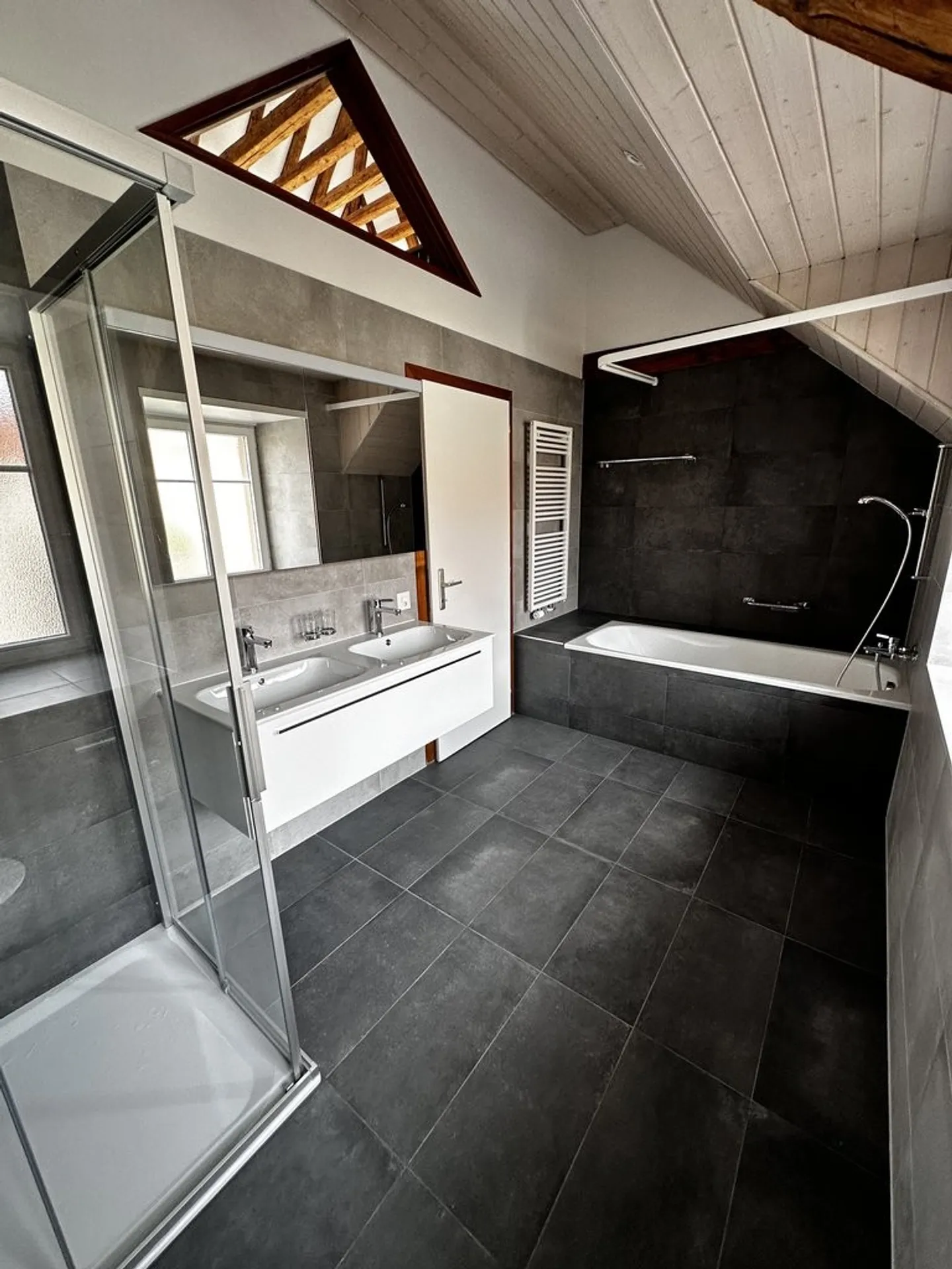 WUNDERSCHÖNE WOHNUNG ZU VERMIETEN IM STADTZENTRUM - Foto 8 von 11