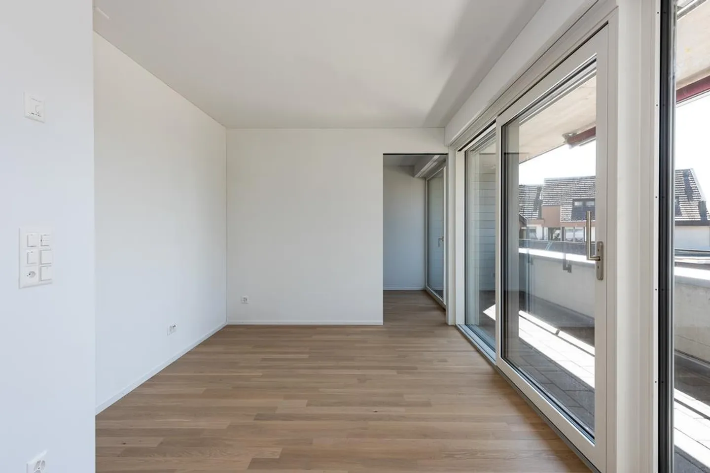 Moderne Wohnung mit grosszügigem Balkon - Foto 3 von 8