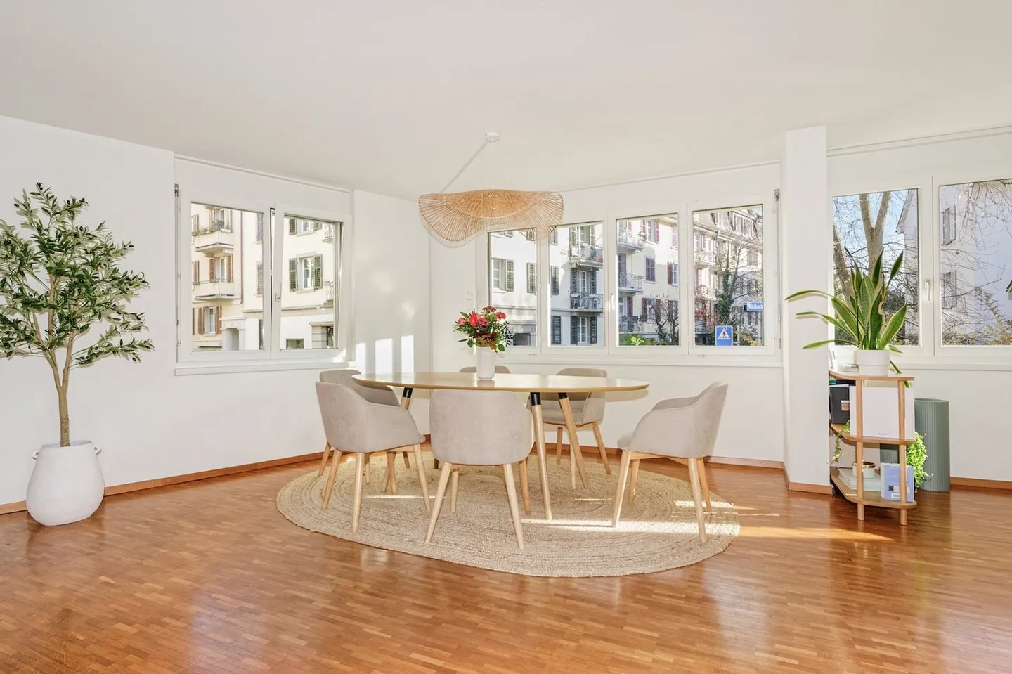 Stylish 2-room apartment in the popular Seefeld district - Photo 1 of 11