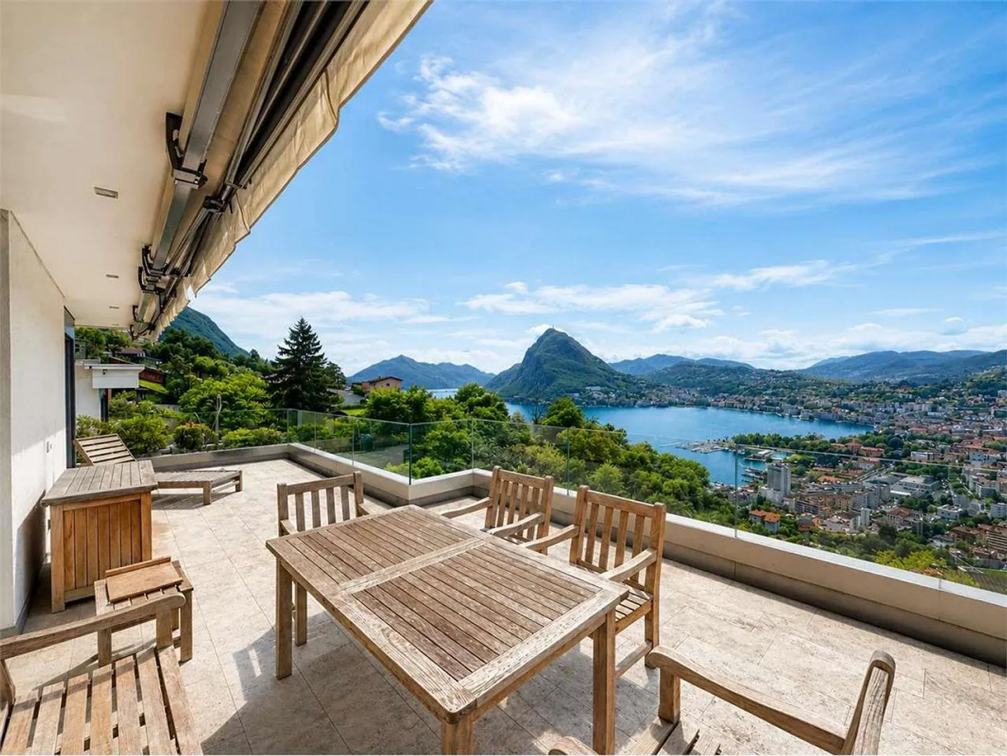 Attico esclusivo con giardino sul tetto e vista panoramica sul lago di Lugano - Foto 2 di 12