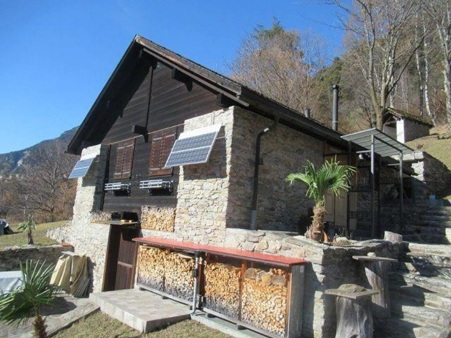 «3 1/2-Zimmer-Rustico an Alleinlage an sehr ruhiger, sonniger Aussichtslage / rustico di 3 locali da sola» - Foto 1 von 36