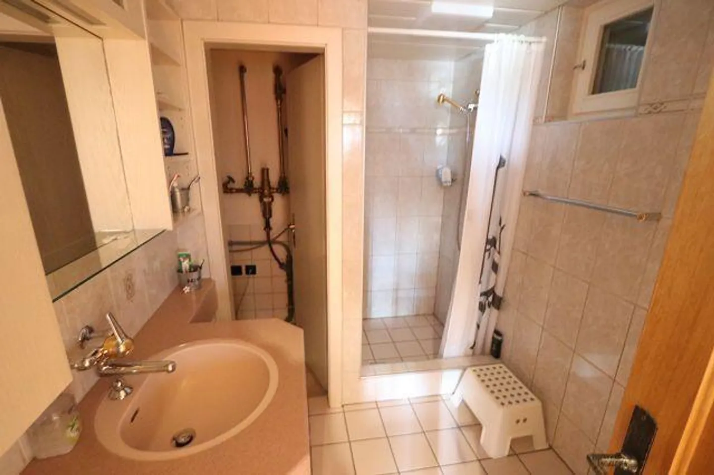 «3 1/2-Zimmer-Rustico an Alleinlage an sehr ruhiger, sonniger Aussichtslage / rustico di 3 locali da sola» - Foto 12 von 36