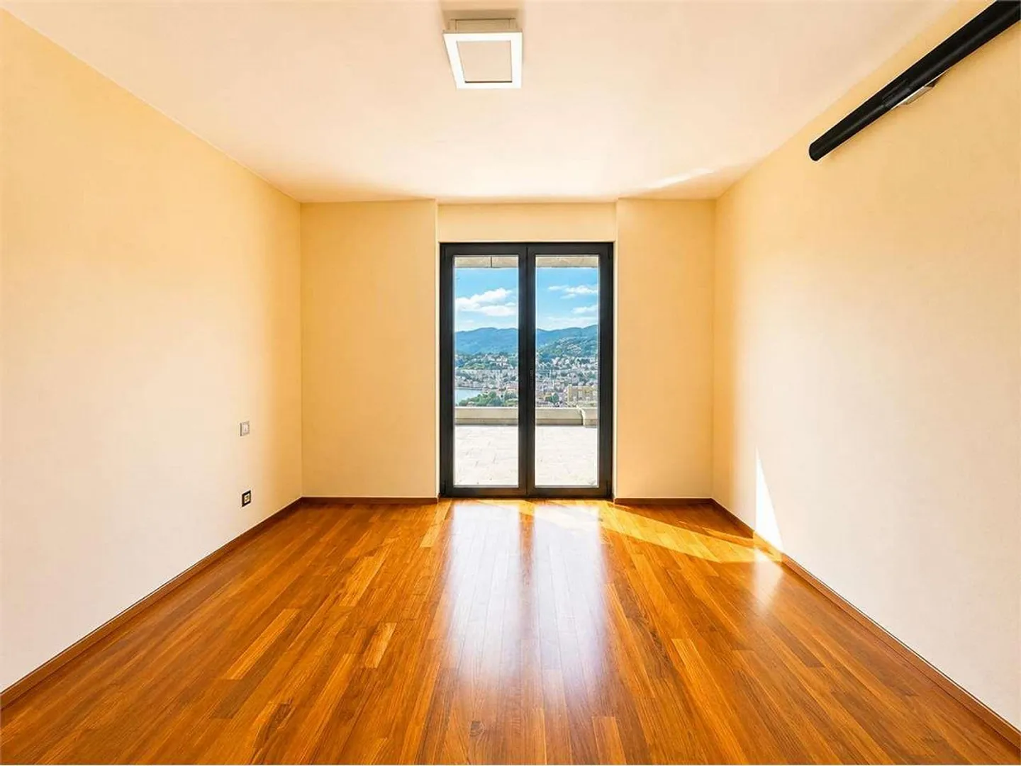 Attico esclusivo con giardino sul tetto e vista panoramica sul lago di Lugano - Foto 8 di 12