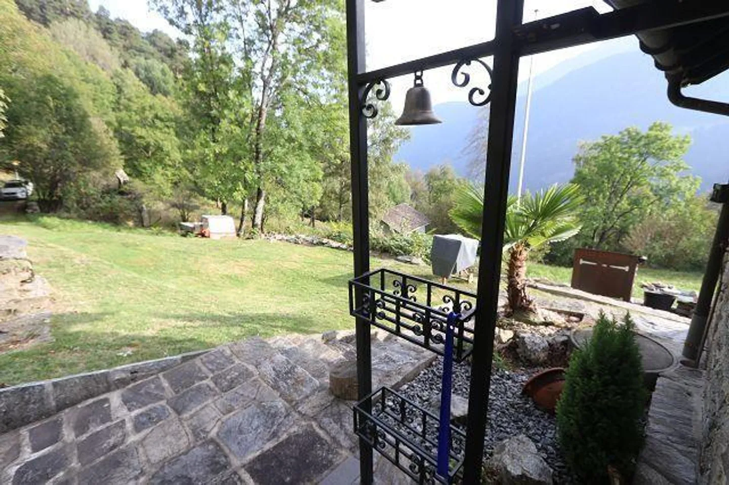 «3 1/2-Zimmer-Rustico an Alleinlage an sehr ruhiger, sonniger Aussichtslage / rustico di 3 locali da sola» - Foto 16 von 36