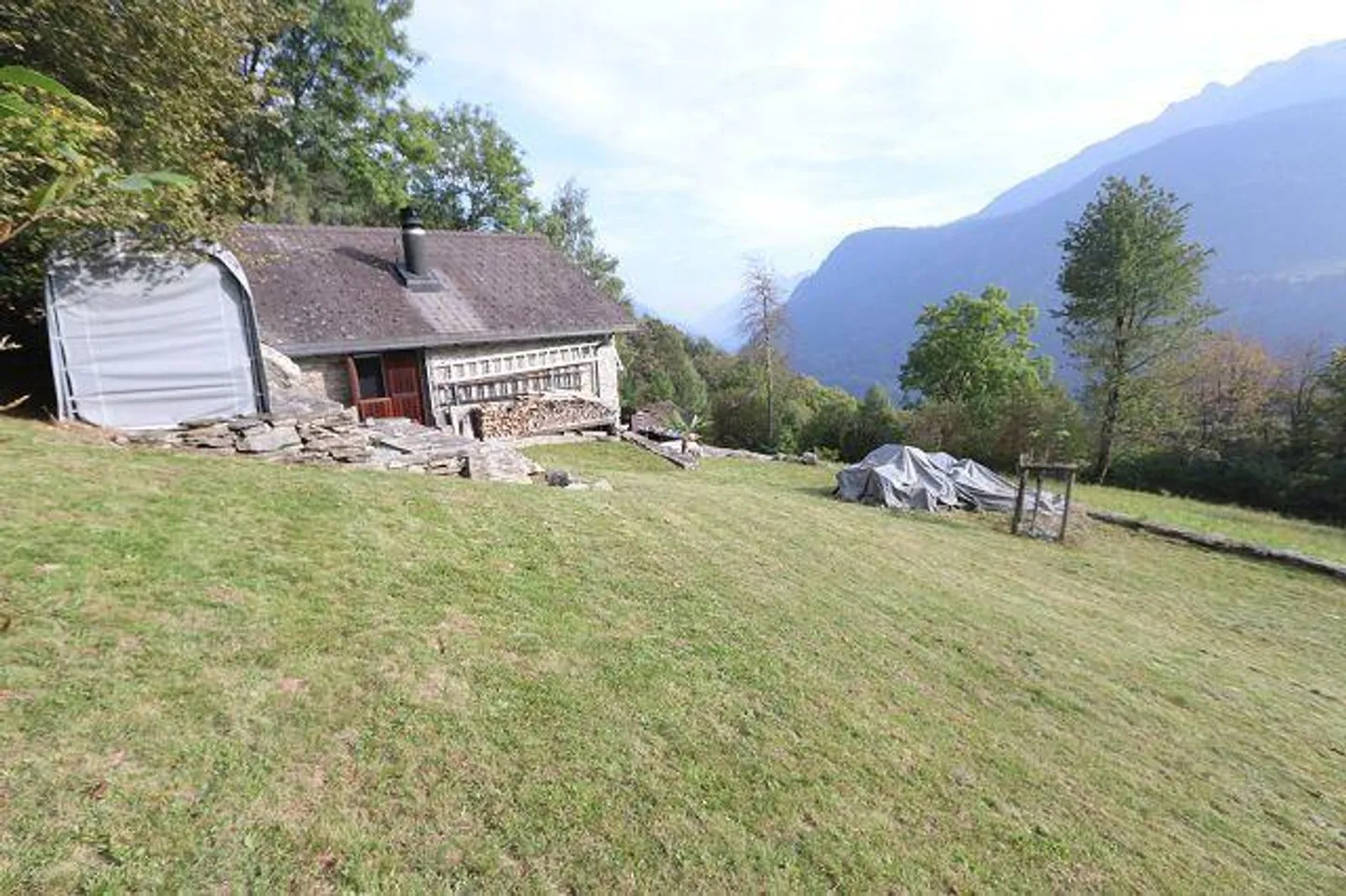 «3 1/2-Zimmer-Rustico an Alleinlage an sehr ruhiger, sonniger Aussichtslage / rustico di 3 locali da sola» - Foto 17 von 36