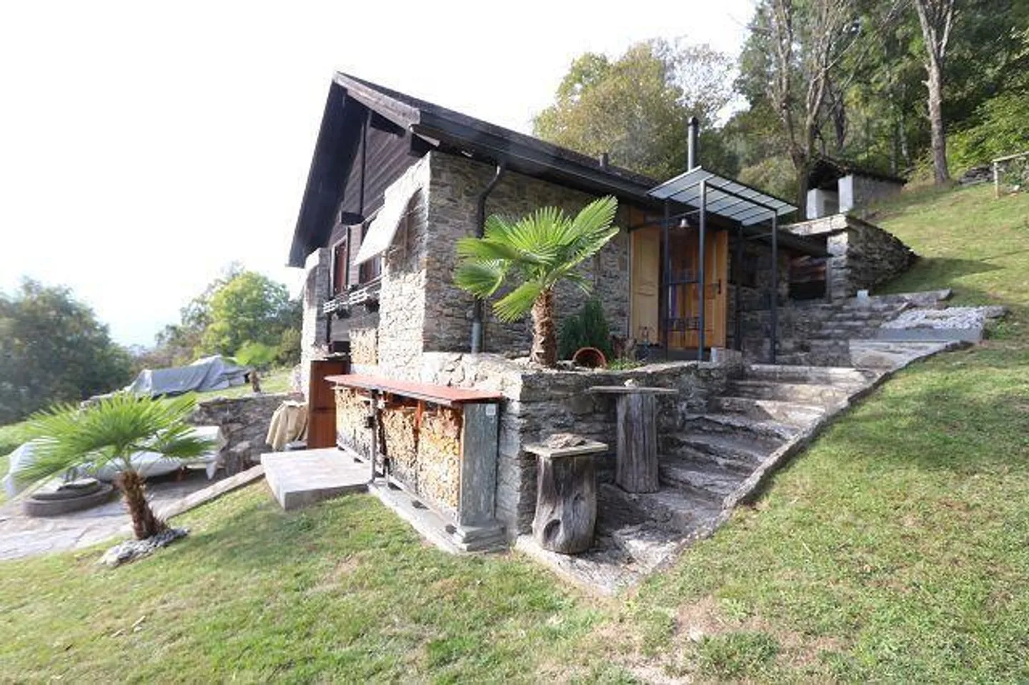«3 1/2-Zimmer-Rustico an Alleinlage an sehr ruhiger, sonniger Aussichtslage / rustico di 3 locali da sola» - Foto 26 von 36