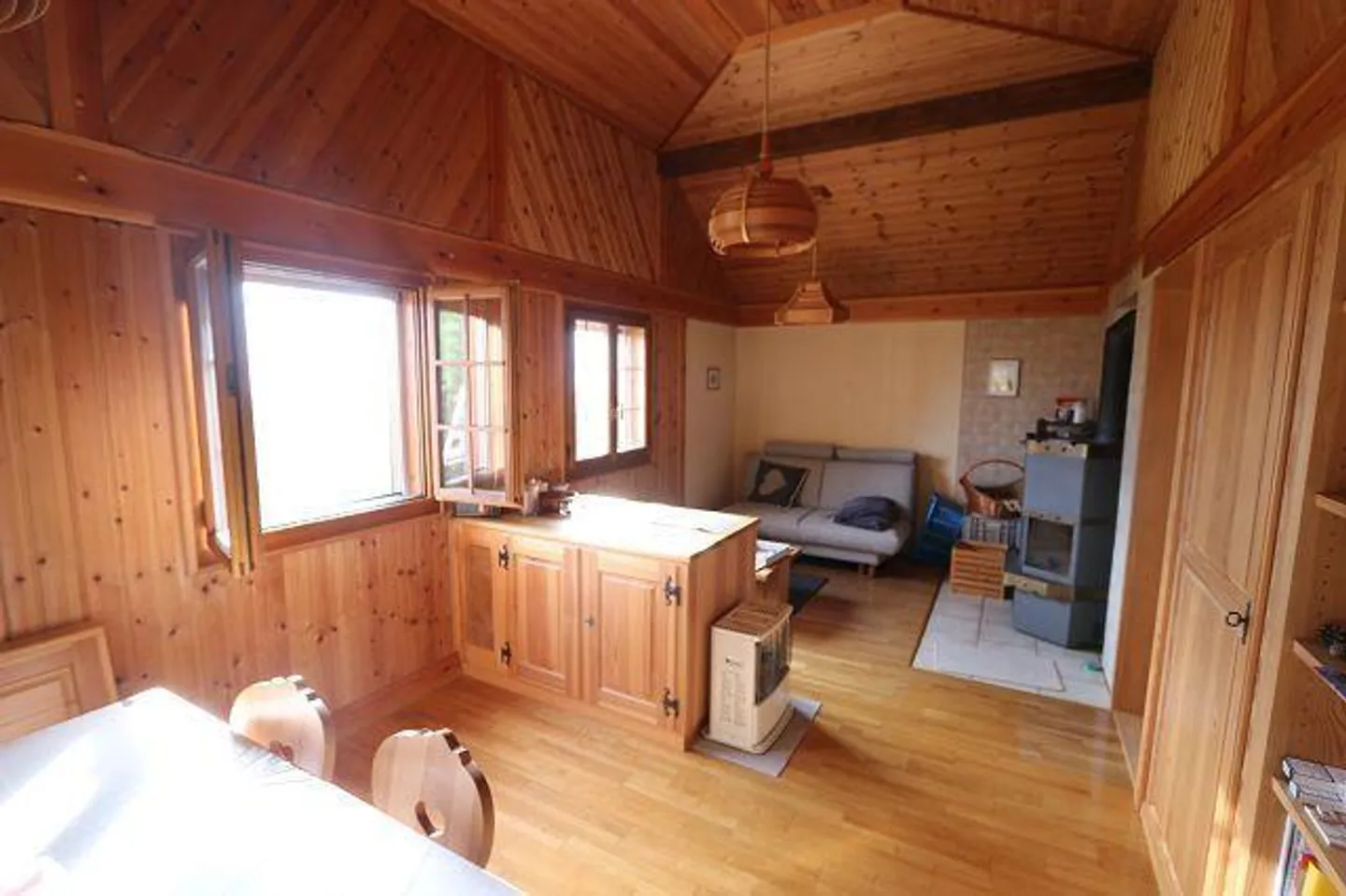 «3 1/2-Zimmer-Rustico an Alleinlage an sehr ruhiger, sonniger Aussichtslage / rustico di 3 locali da sola» - Foto 5 von 36