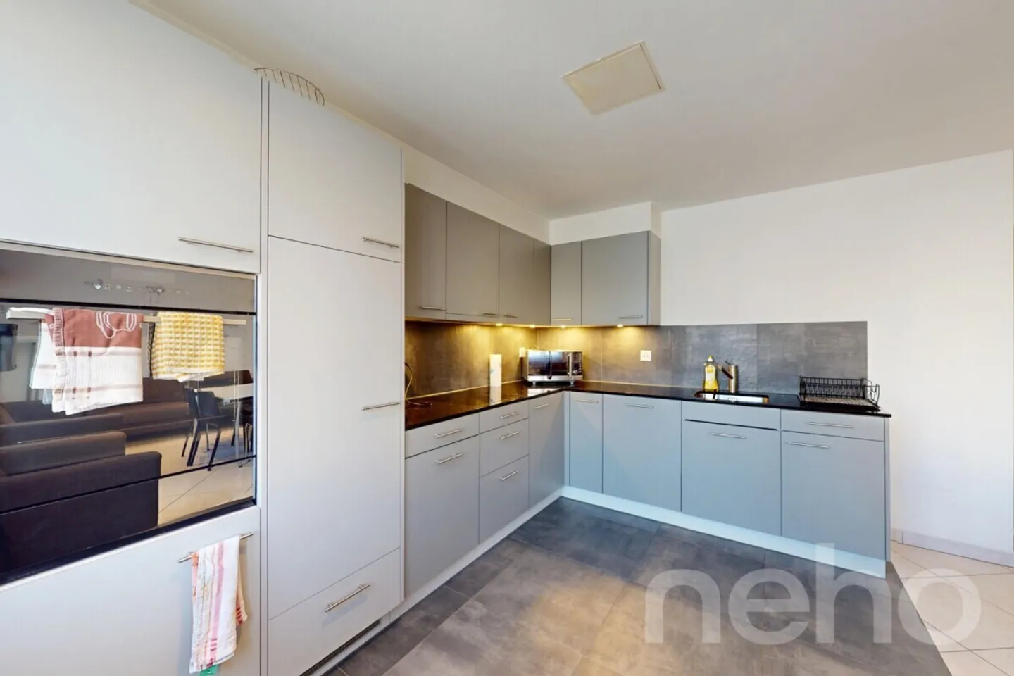 Appartamento ristrutturato di 4.5 stanze a Zurigo-Seebach - Foto 1 di 9