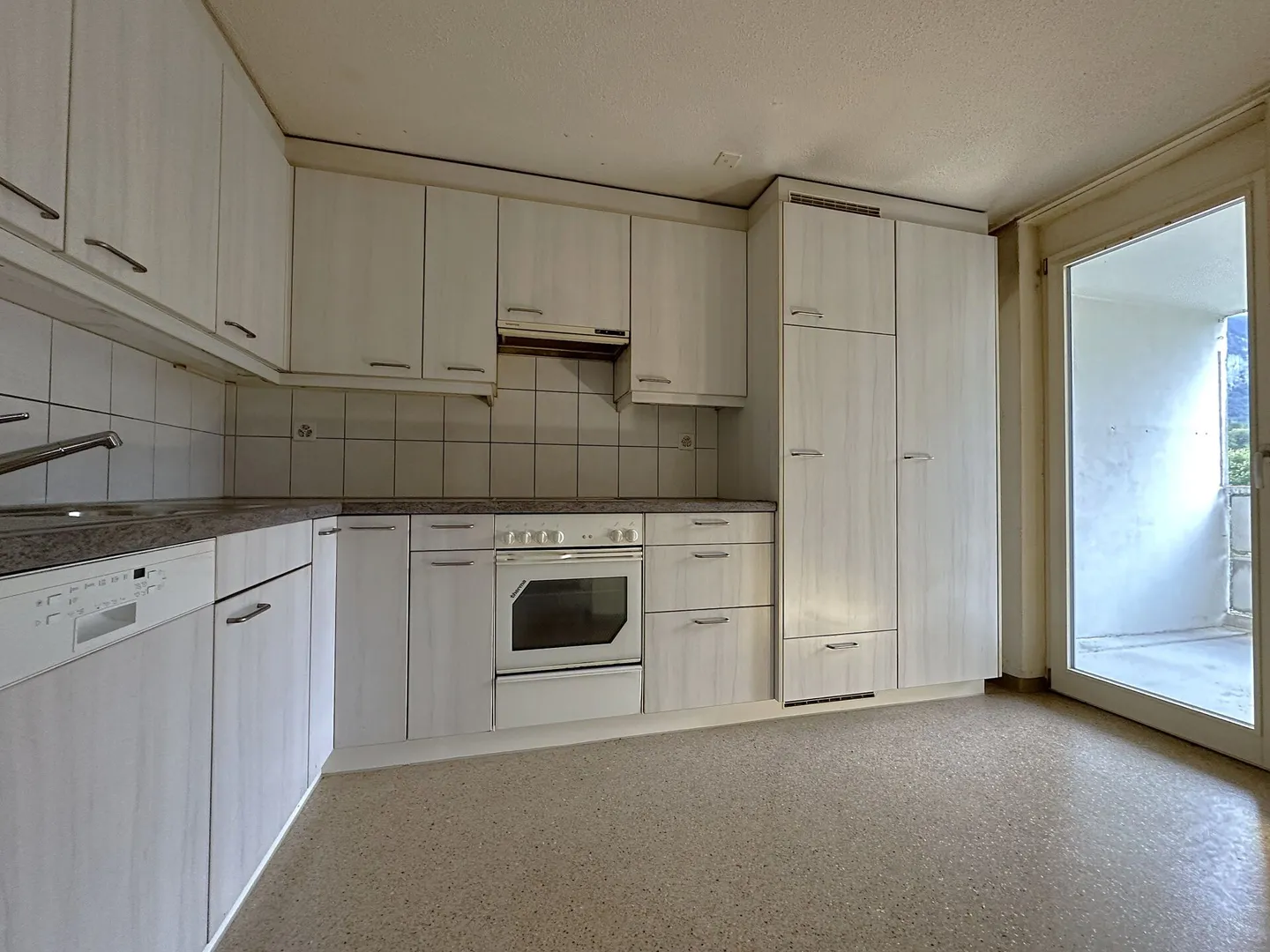 Geräumige Wohnung mit Loggia - Foto 3 von 11