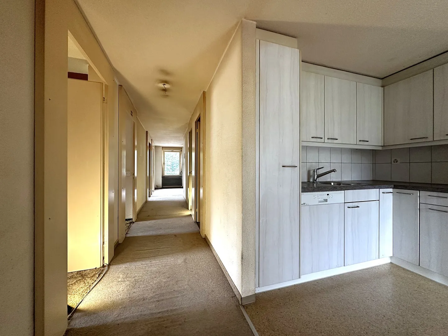 Geräumige Wohnung mit Loggia - Foto 4 von 11