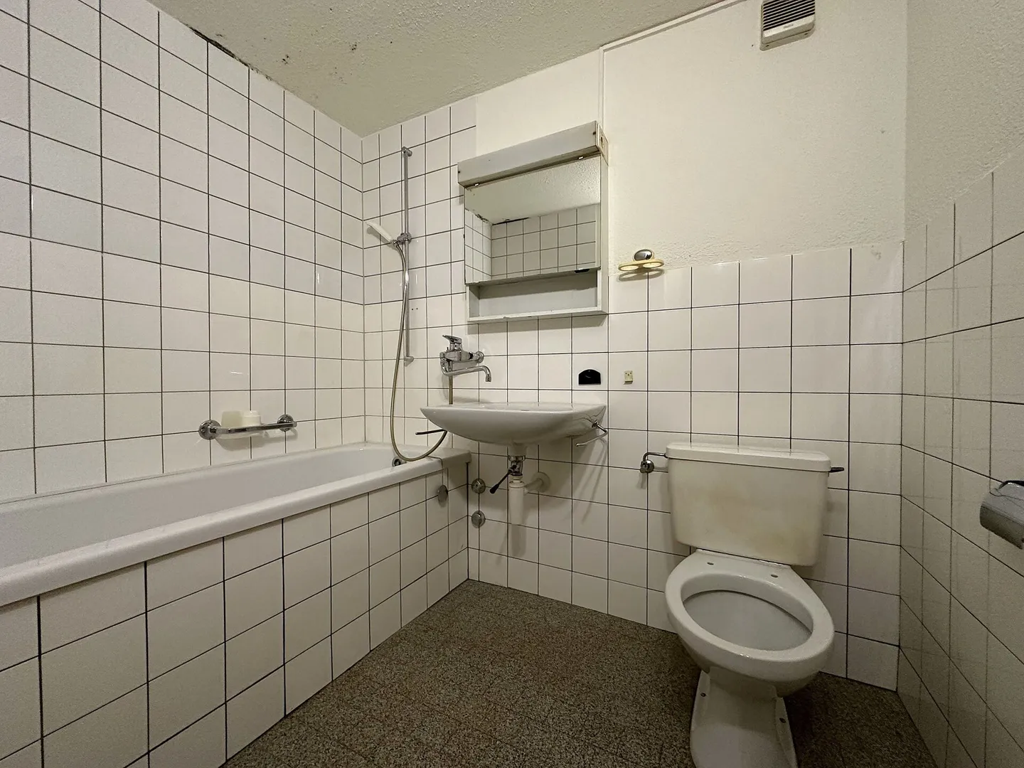 Geräumige Wohnung mit Loggia - Foto 8 von 11