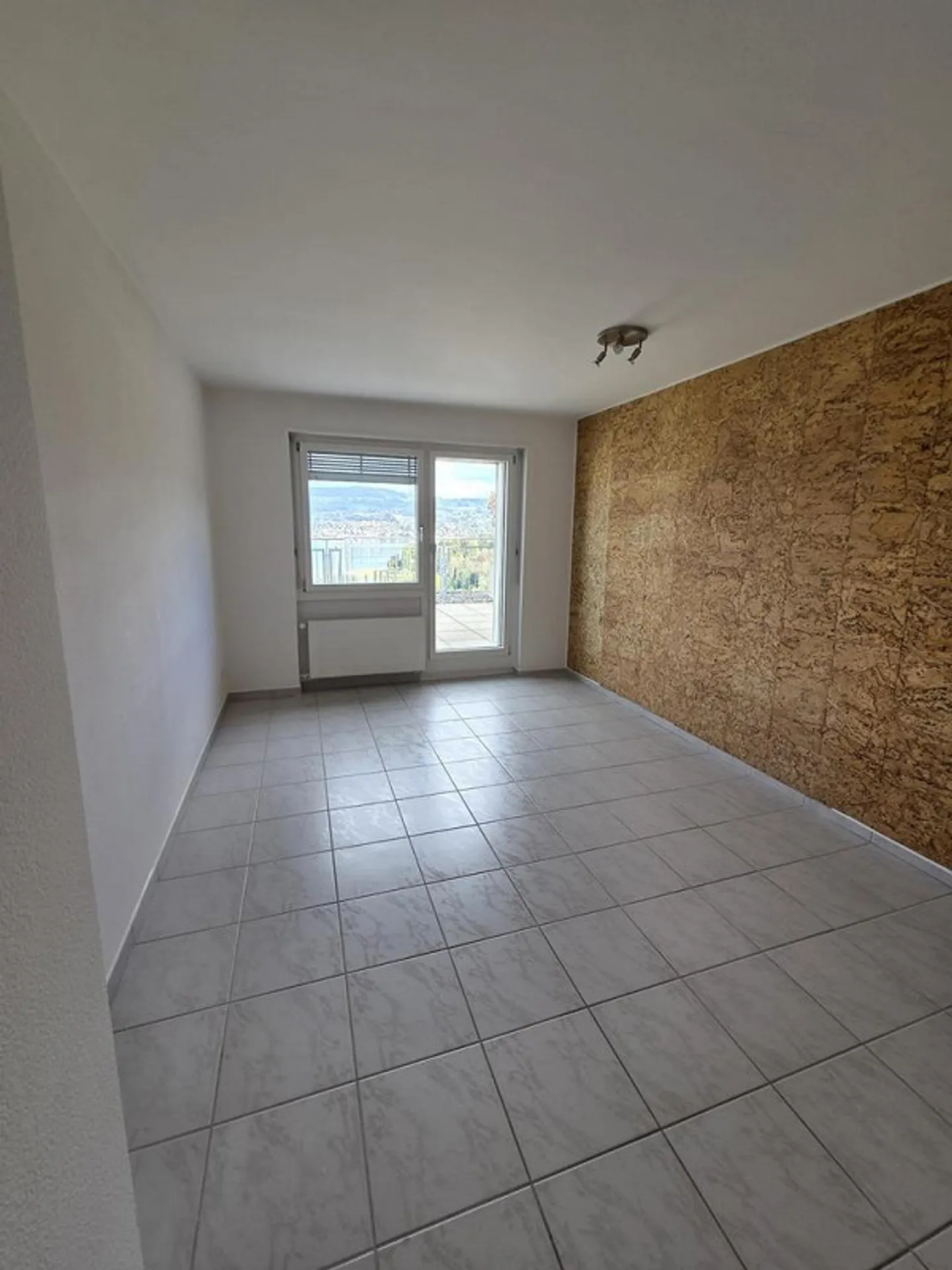2.5 Room Apartment in Sunny Surroundings - Photo 6 of 9