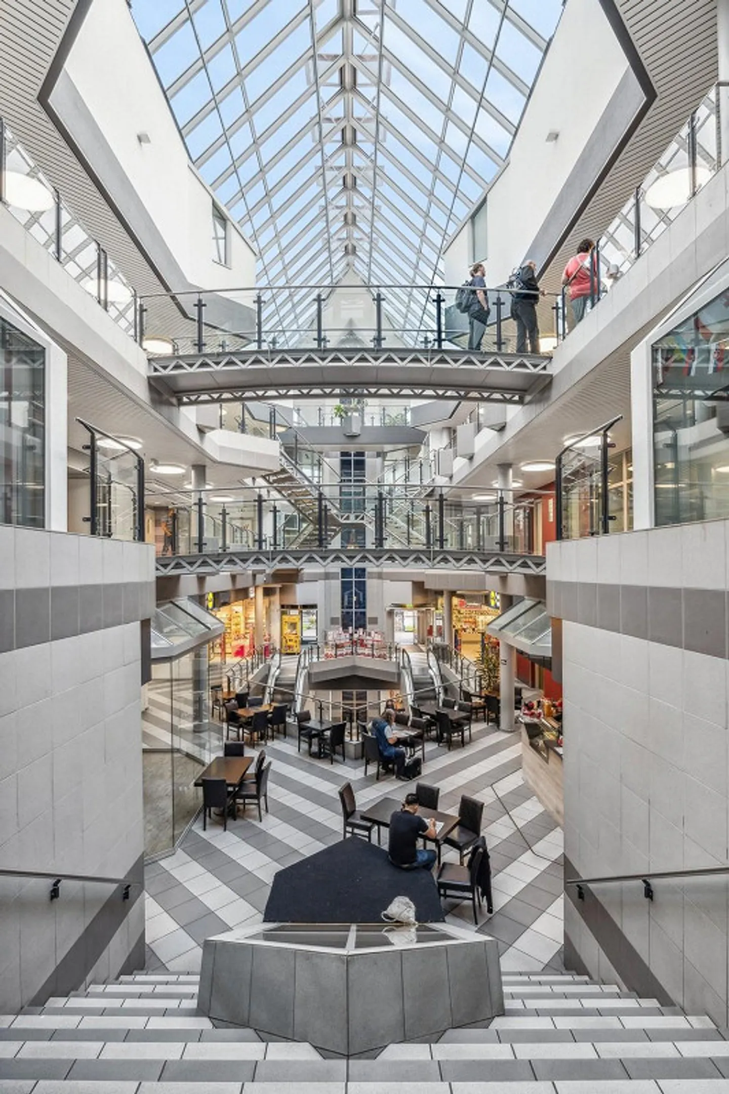 Commercial Space in Burgdorf - Photo 10 of 12